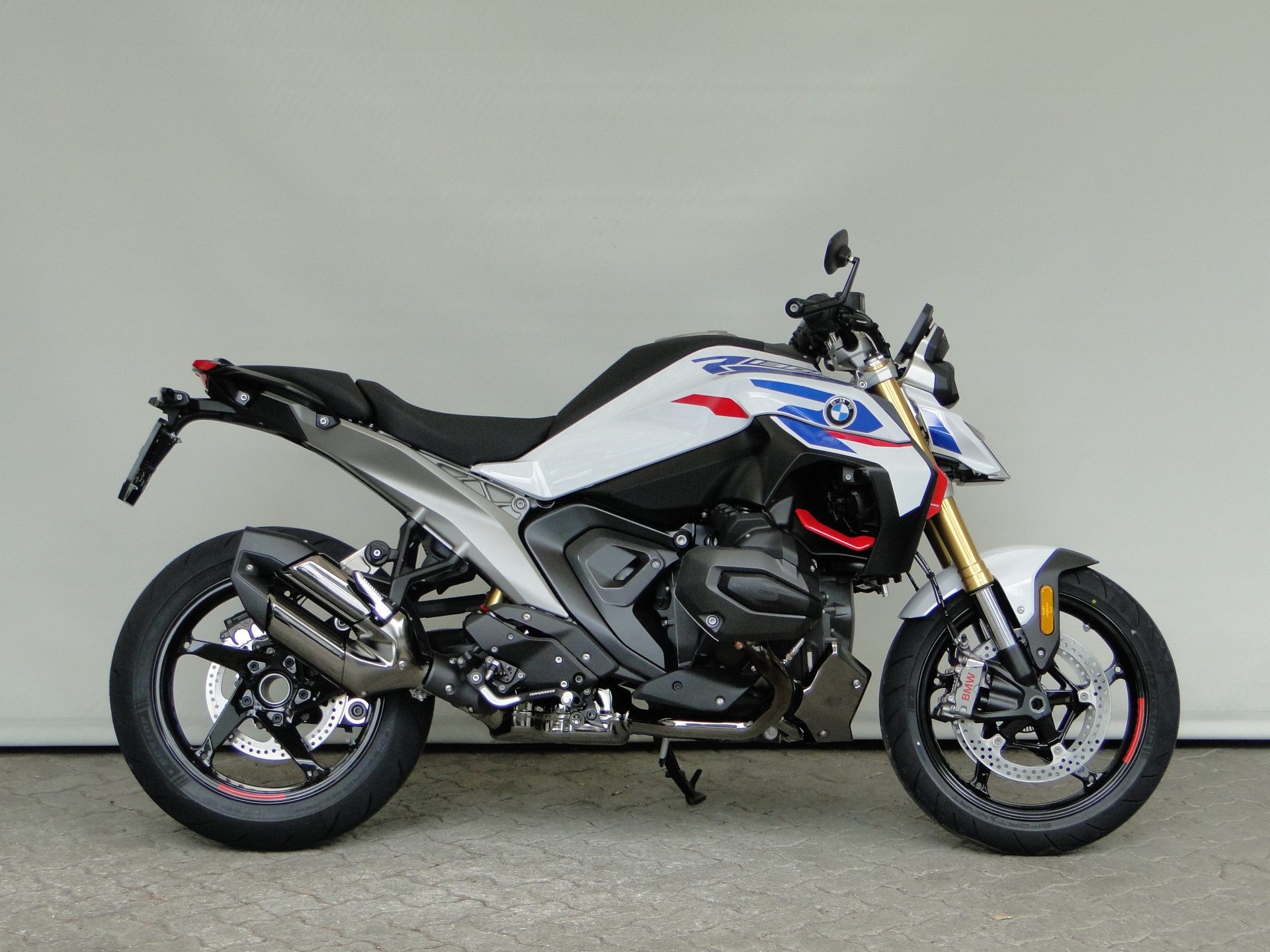 BMW R 1300 R Performance ASA, BOXER BONUS CHF 1'500.- & 2.9% LEASING-image-1