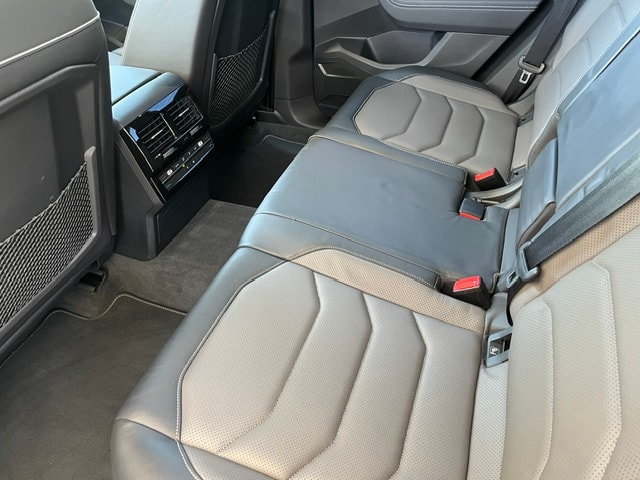 VW Touareg 3.0 TDI R Line 75 Edition Tiptronic-image-24