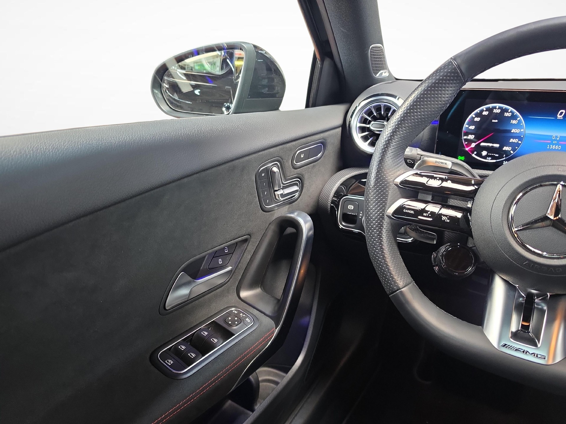 MERCEDES-BENZ A 35 AMG 4MATIC-image-7