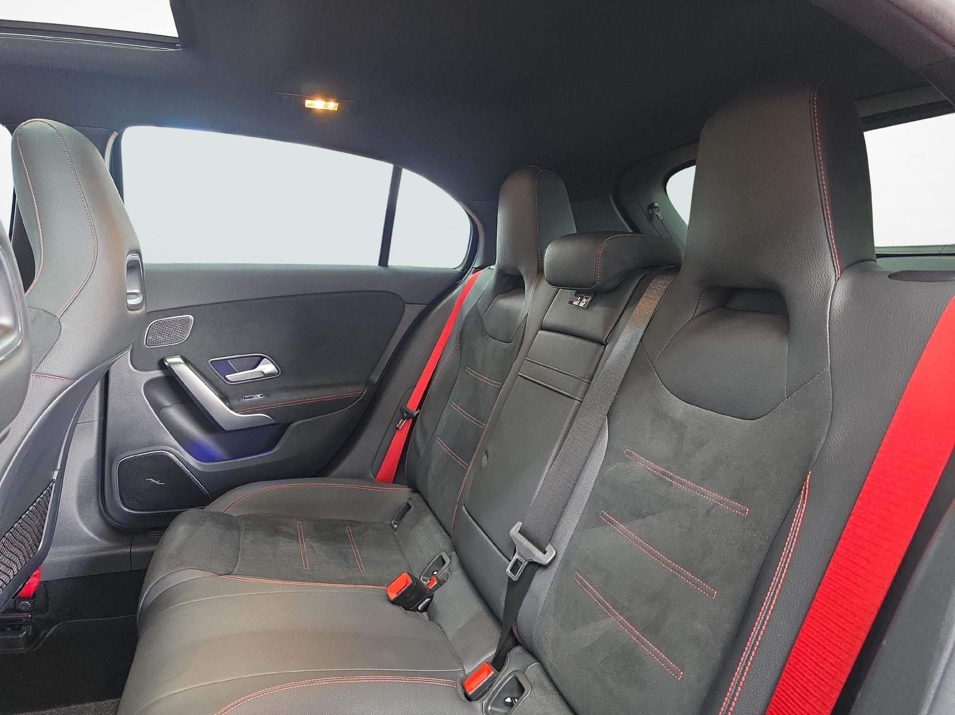 MERCEDES-BENZ A 35 AMG 4MATIC-image-9
