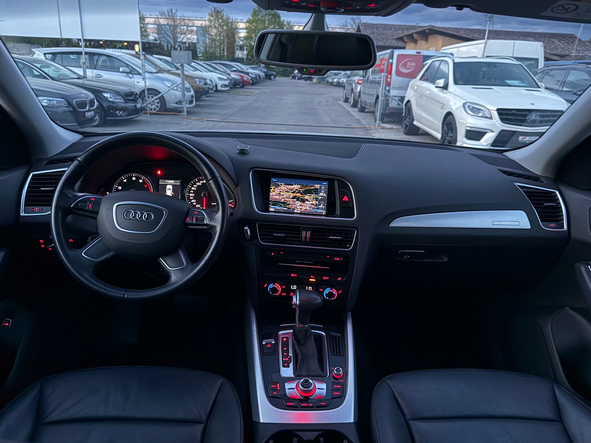 AUDI AUDI Q5 2.0 TFSI quattro tiptronic / Frisch ab MFK & Service / 1 Jahr Garantie / Panoramadach / Leder / Navigation-image-8