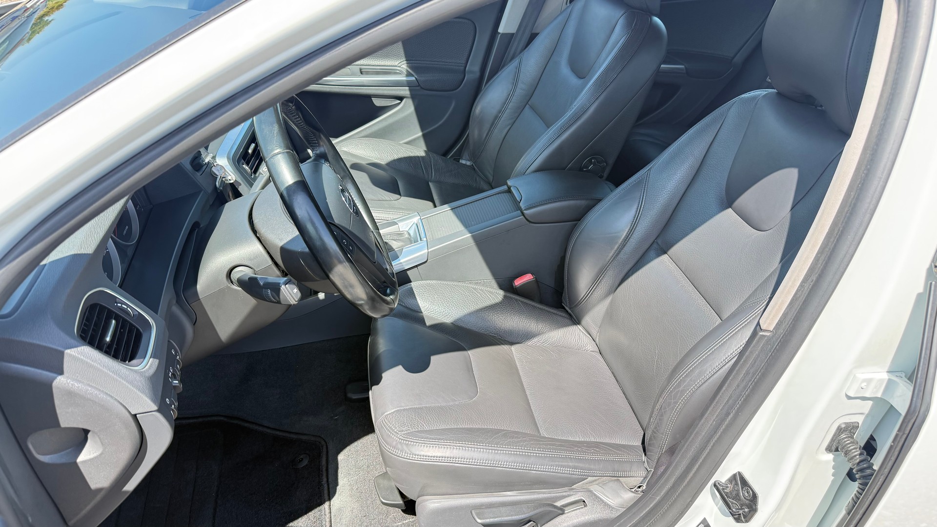 VOLVO V60 T4 Kinetic Powershift-showroom-element-3