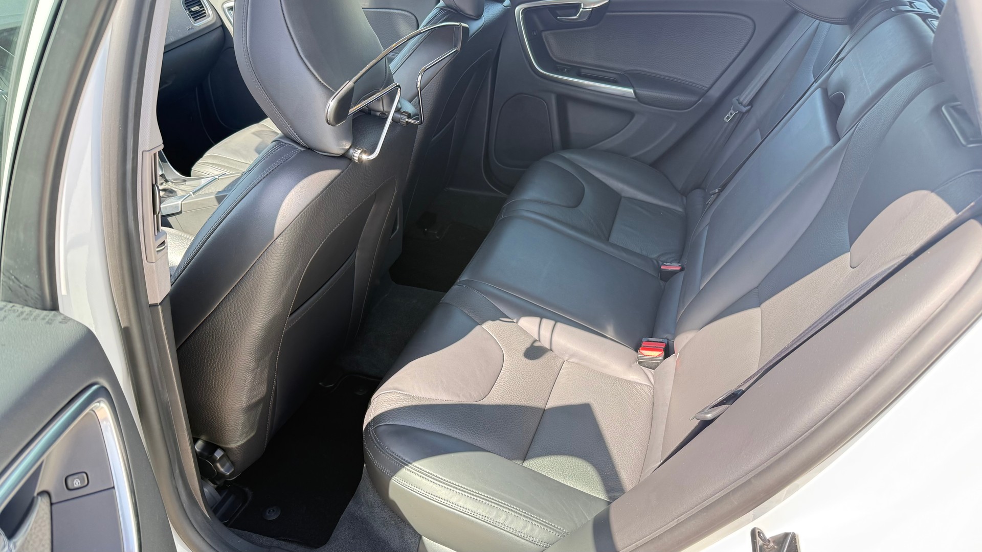 VOLVO V60 T4 Kinetic Powershift-image-8