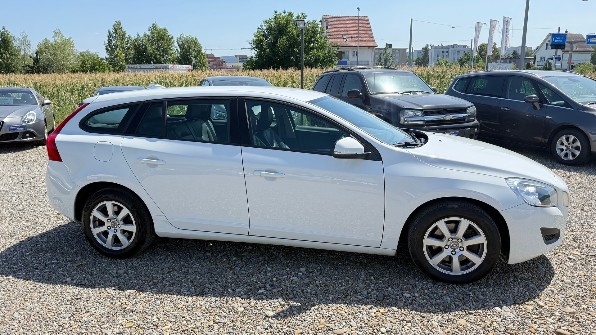 VOLVO V60 T4 Kinetic Powershift-image-15