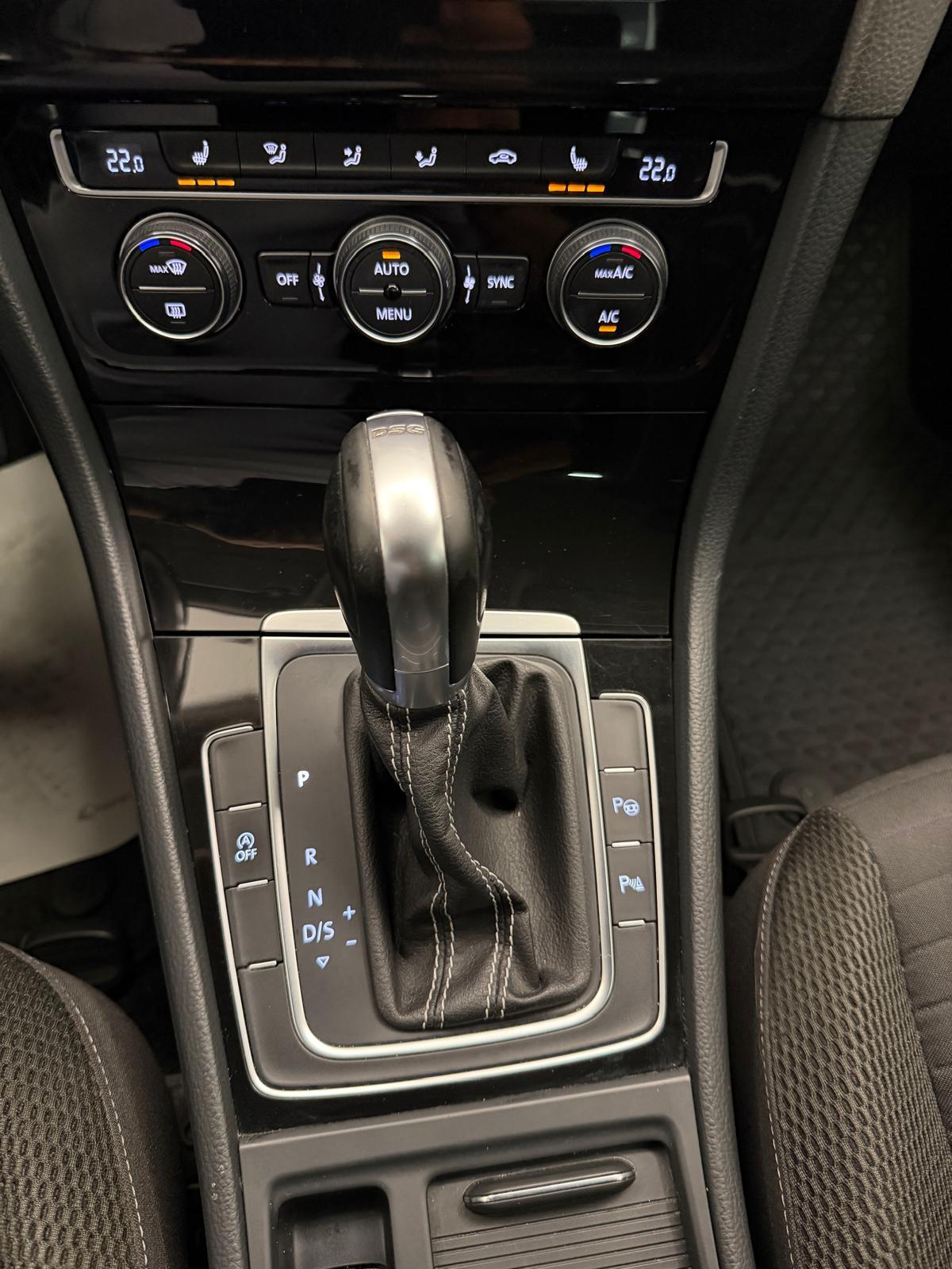 VW Golf VII Variant 2.0 TDI Cup DSG-image-17