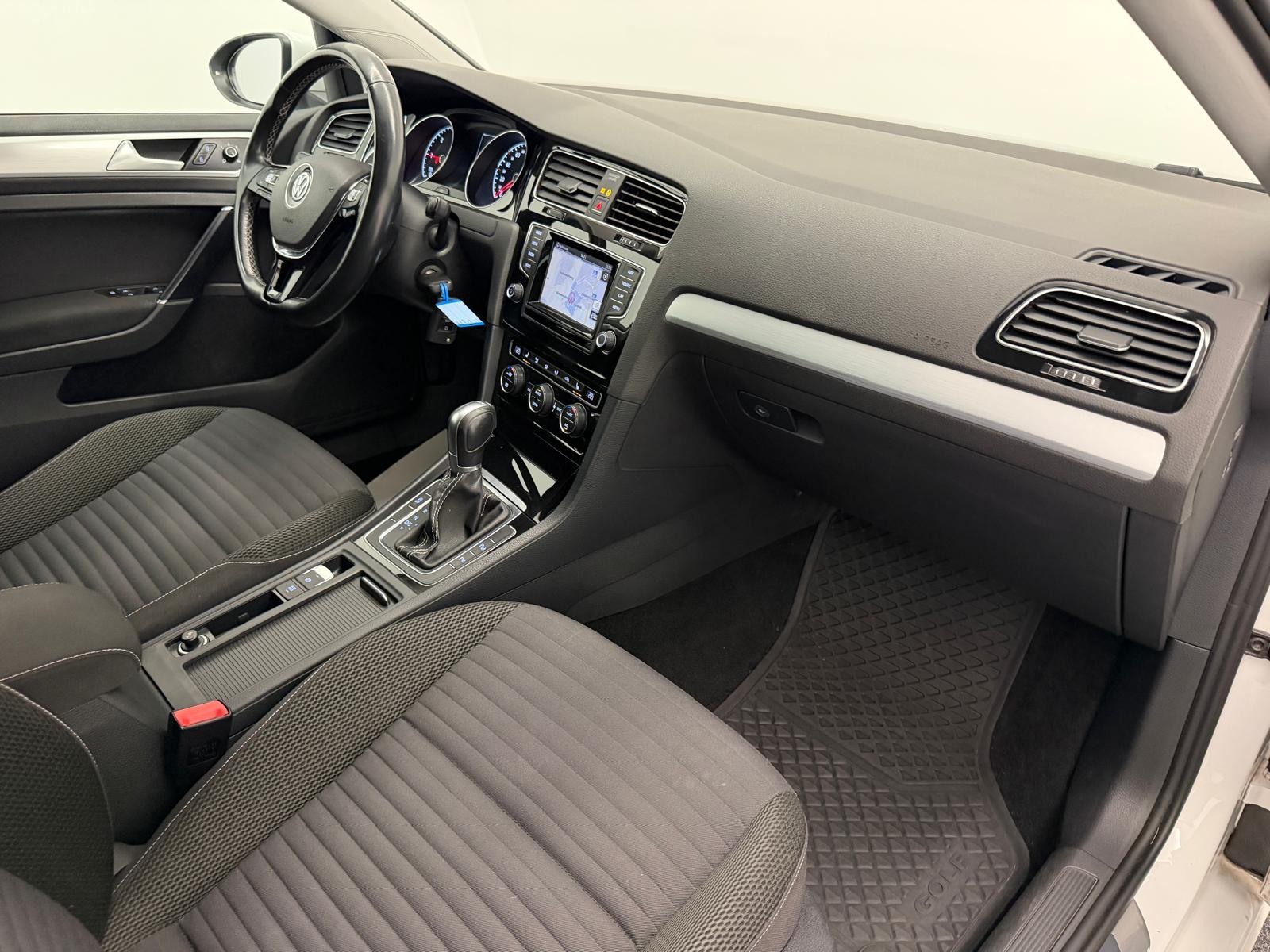 VW Golf VII Variant 2.0 TDI Cup DSG-image-11