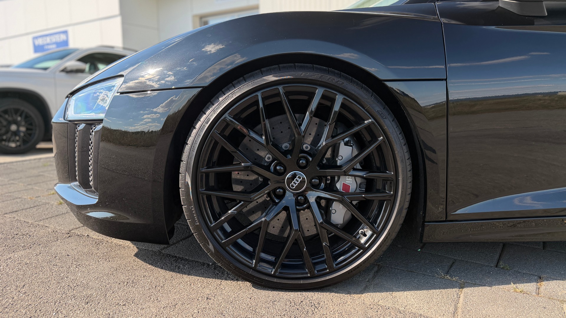 AUDI R8 Coupé 5.2 plus S-Tronic Ohne OPF mit Capristo!-showroom-element-3