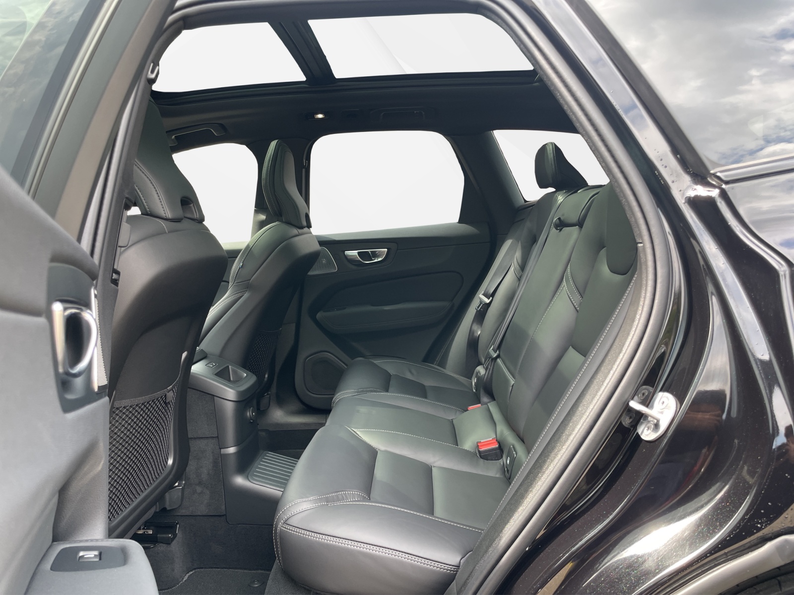 VOLVO XC60 2.0 T8 TE Black Edition eAWD-image-13