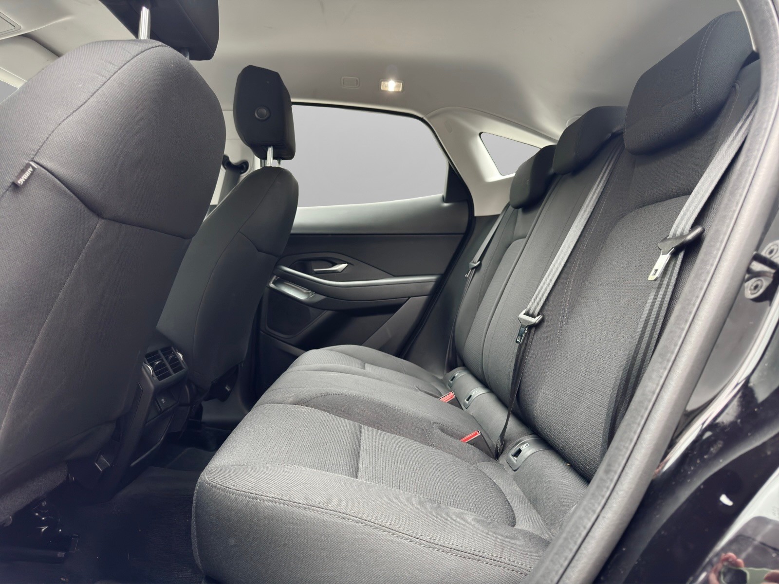 JAGUAR E-Pace P200 R-Dynamic AWD Automatik-image-10