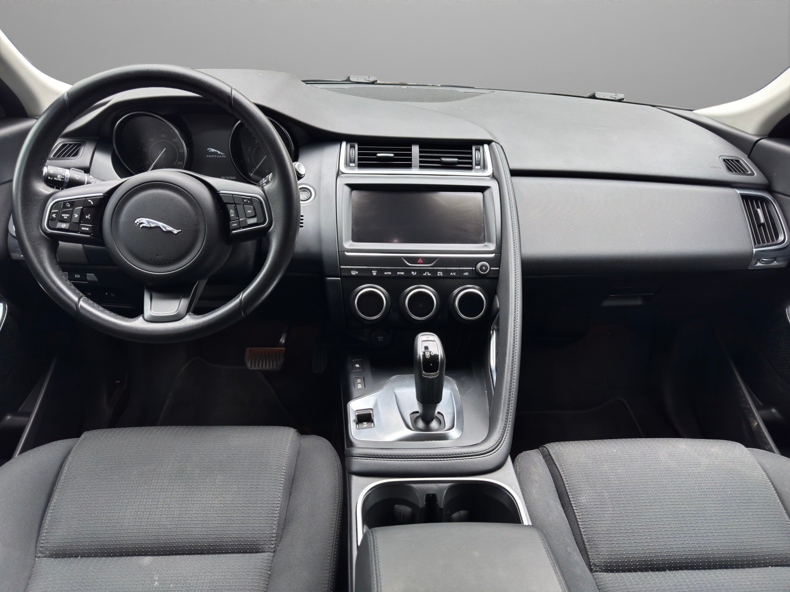 JAGUAR E-Pace P200 R-Dynamic AWD Automatik-image-8