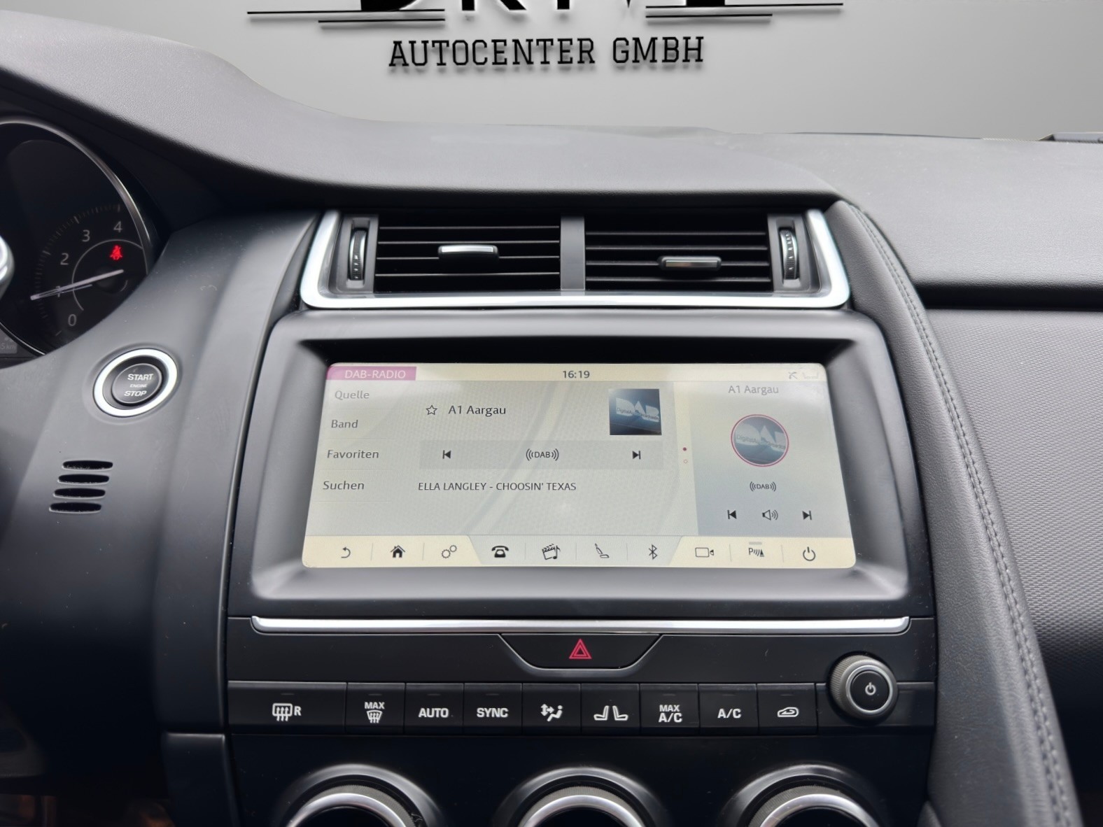 JAGUAR E-Pace P200 R-Dynamic AWD Automatik-image-15