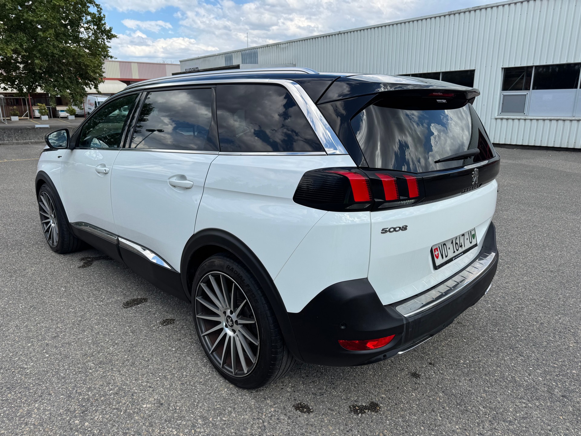 PEUGEOT 5008 2.0 BlueHDi GT EAT-image-5