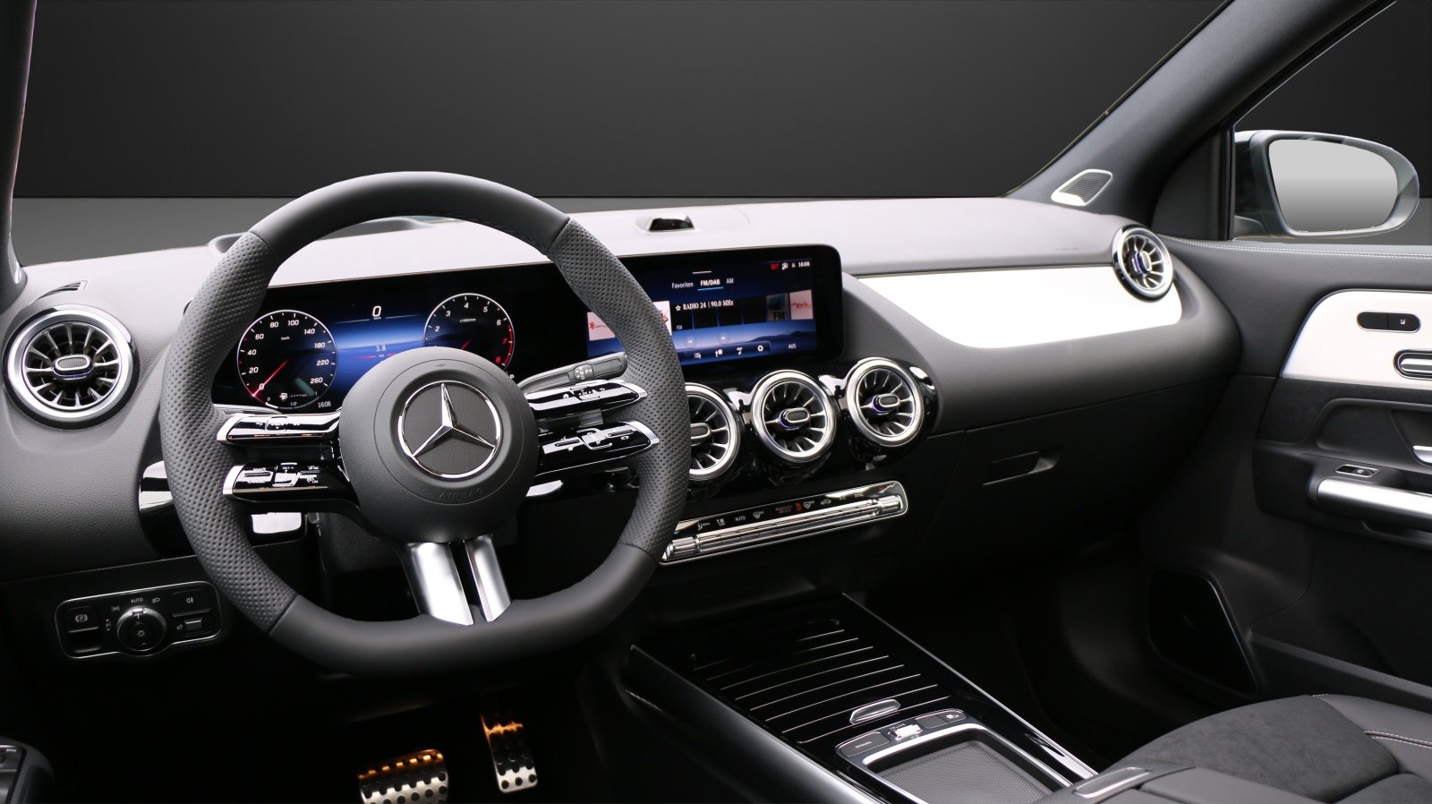 MERCEDES-BENZ GLA 250 4MATIC Swiss Star-image-5