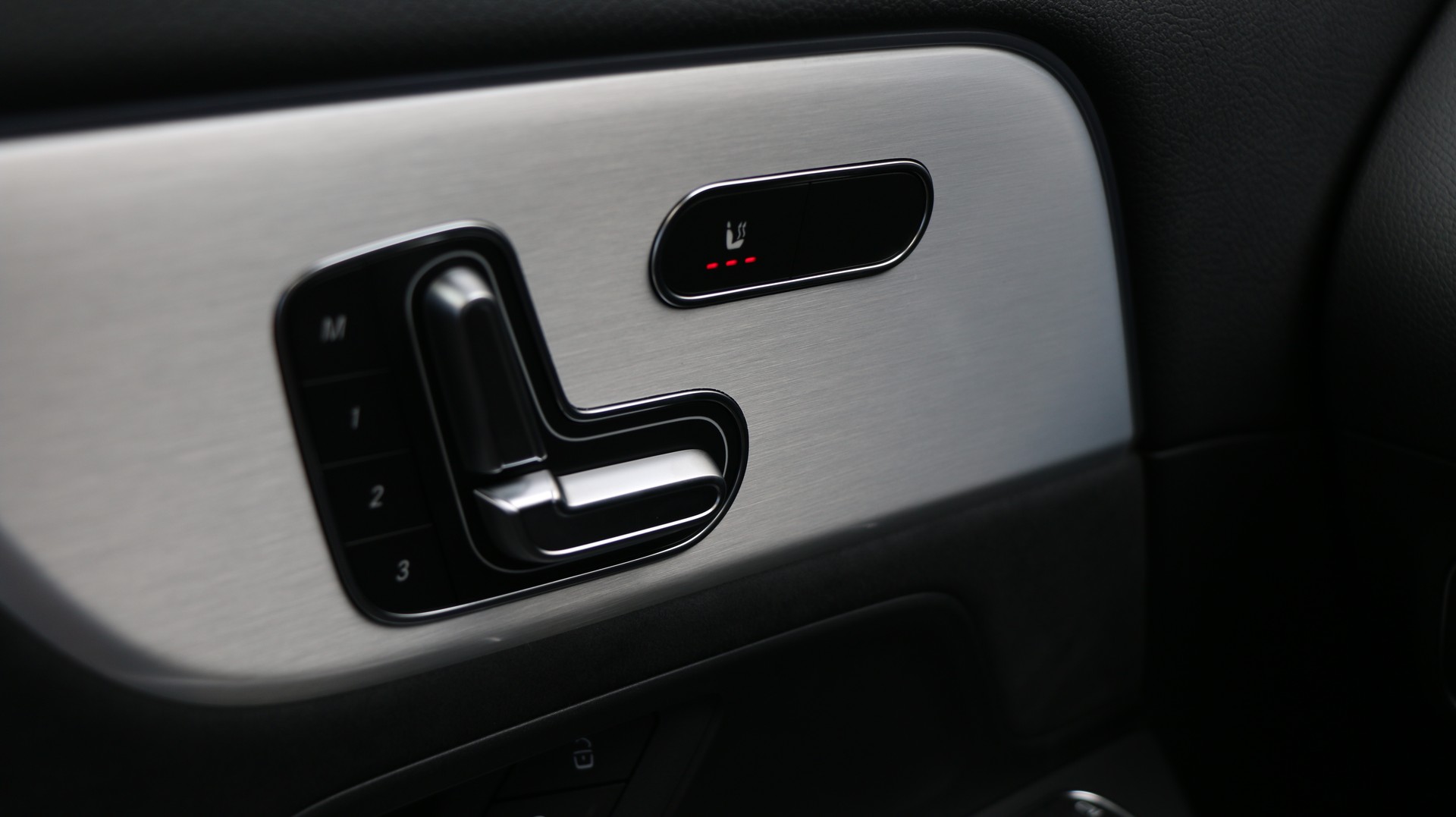 MERCEDES-BENZ GLA 250 4MATIC Swiss Star-image-16