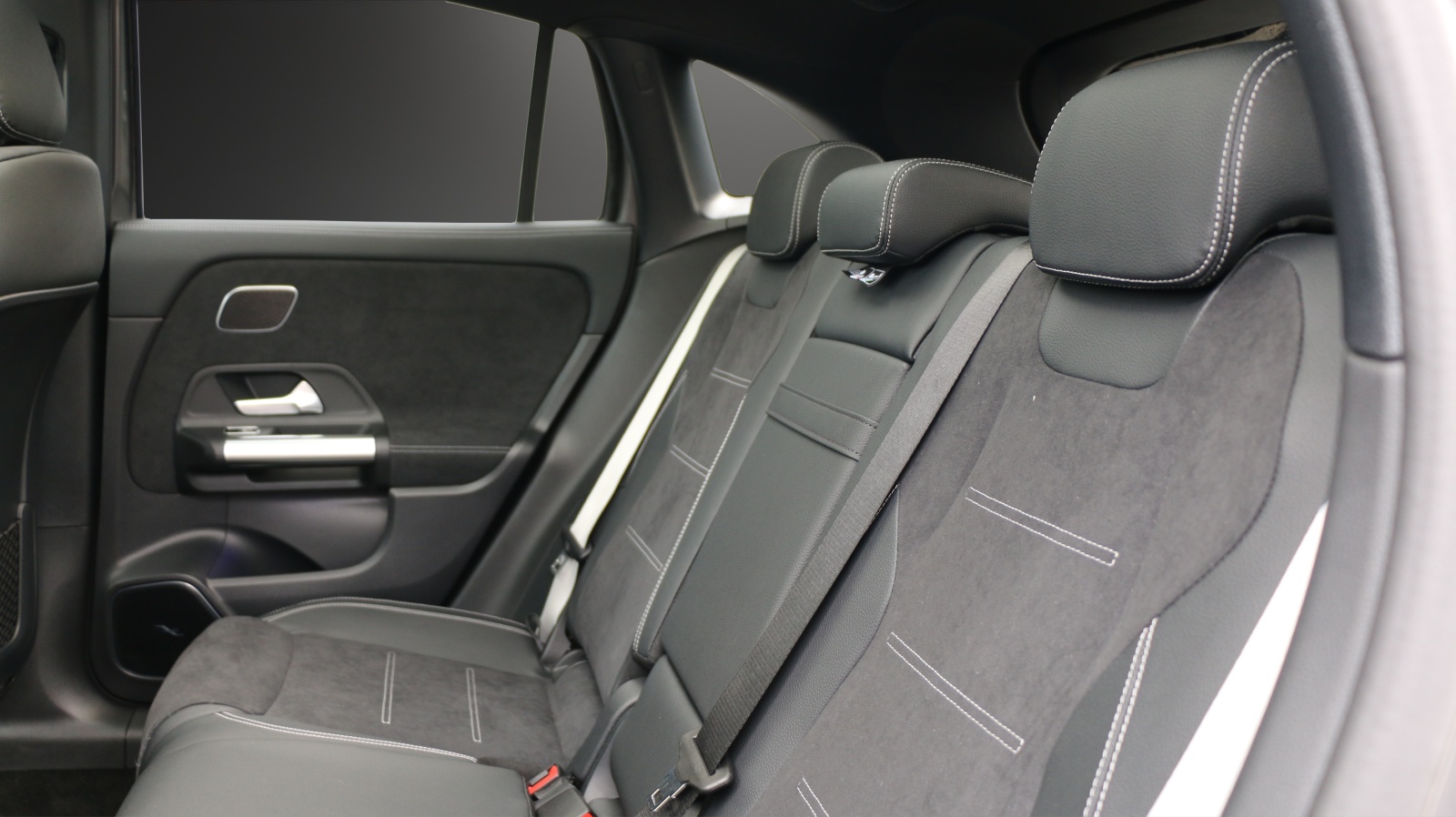 MERCEDES-BENZ GLA 250 4MATIC Swiss Star-image-10