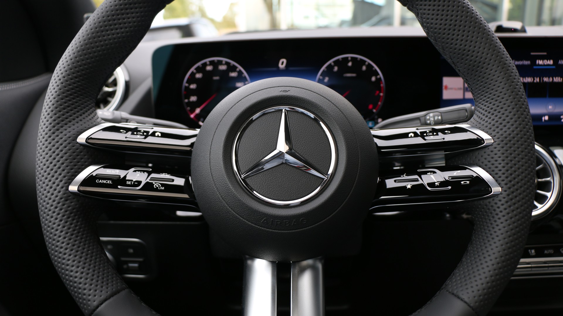 MERCEDES-BENZ GLA 250 4MATIC Swiss Star-image-14