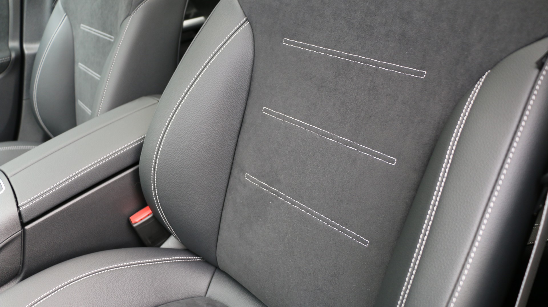 MERCEDES-BENZ GLA 250 4MATIC Swiss Star-image-9