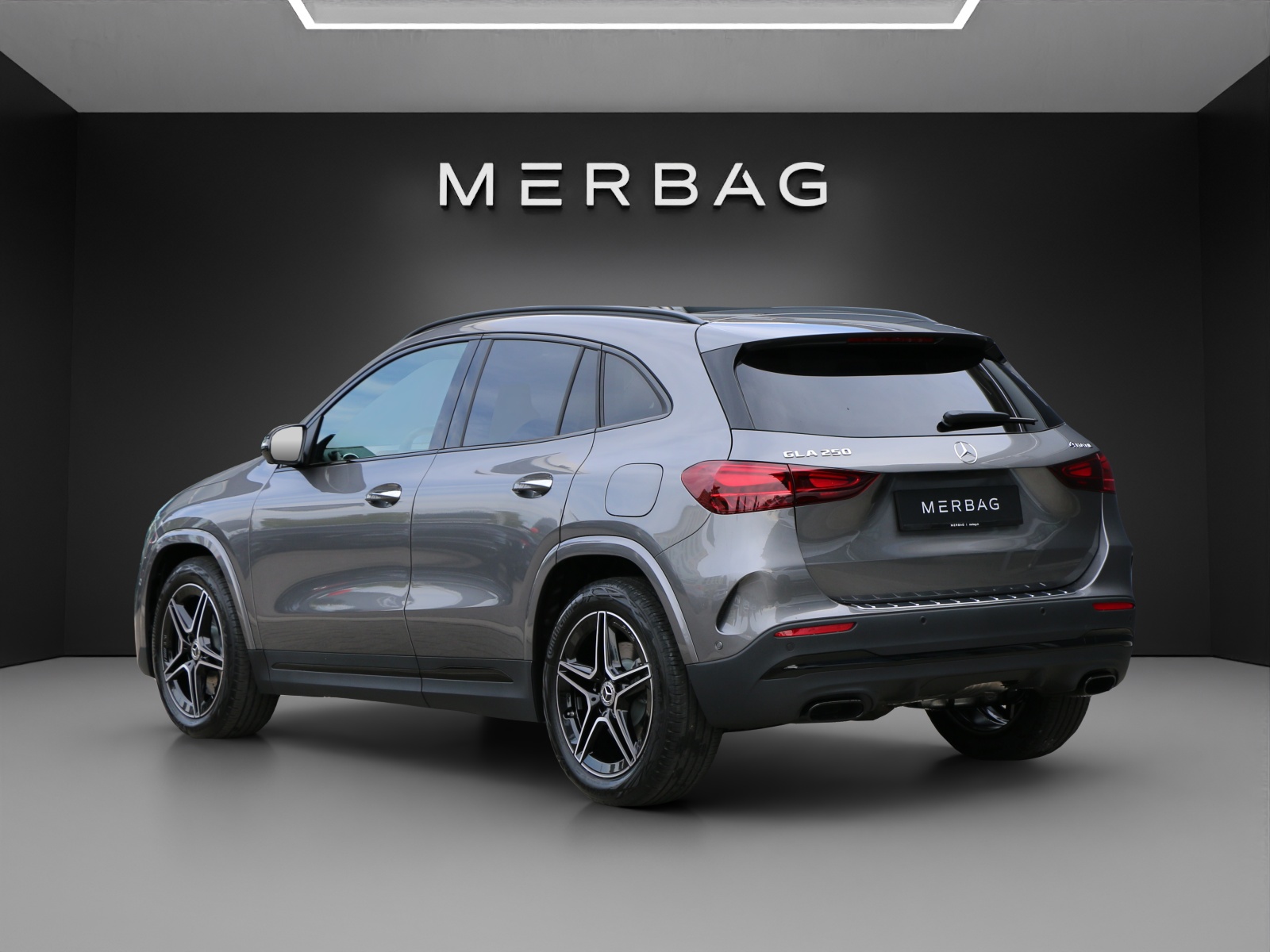 MERCEDES-BENZ GLA 250 4MATIC Swiss Star-image-2