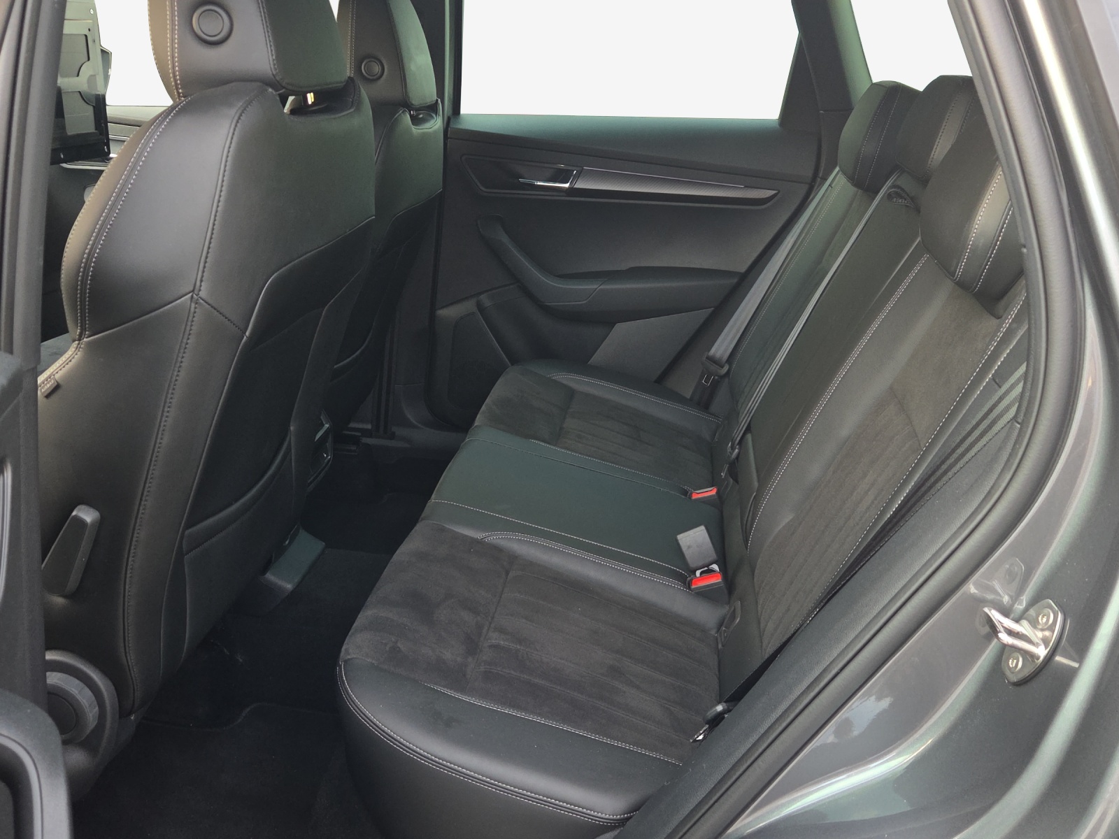 SKODA Karoq 2.0 TSI SportLine 4x4 DSG-image-11
