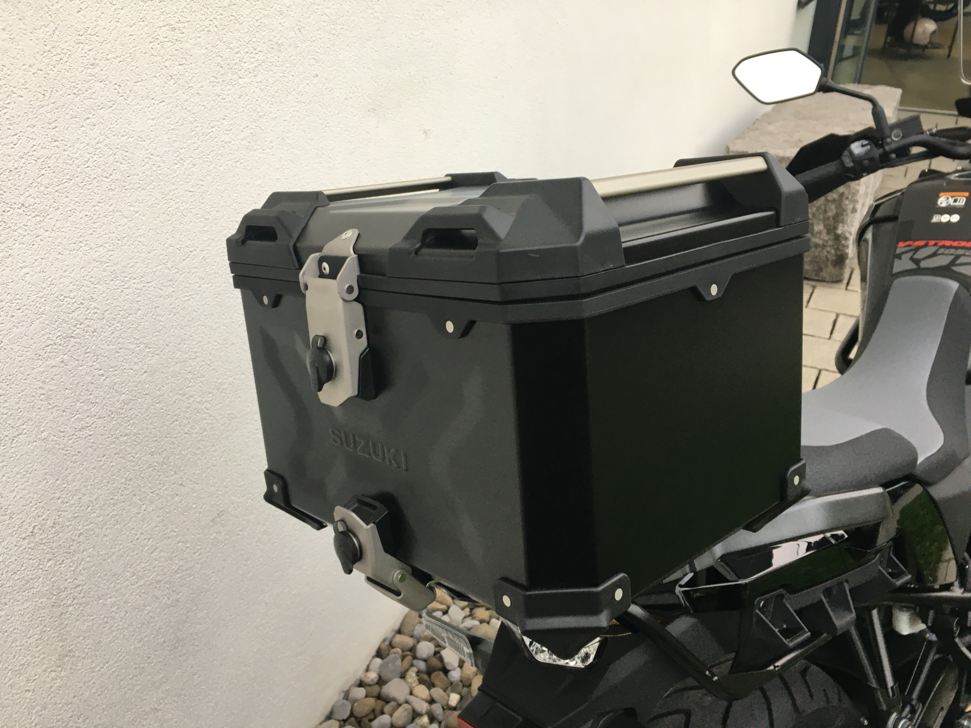 SUZUKI DL 1050 A V-Strom-image-1