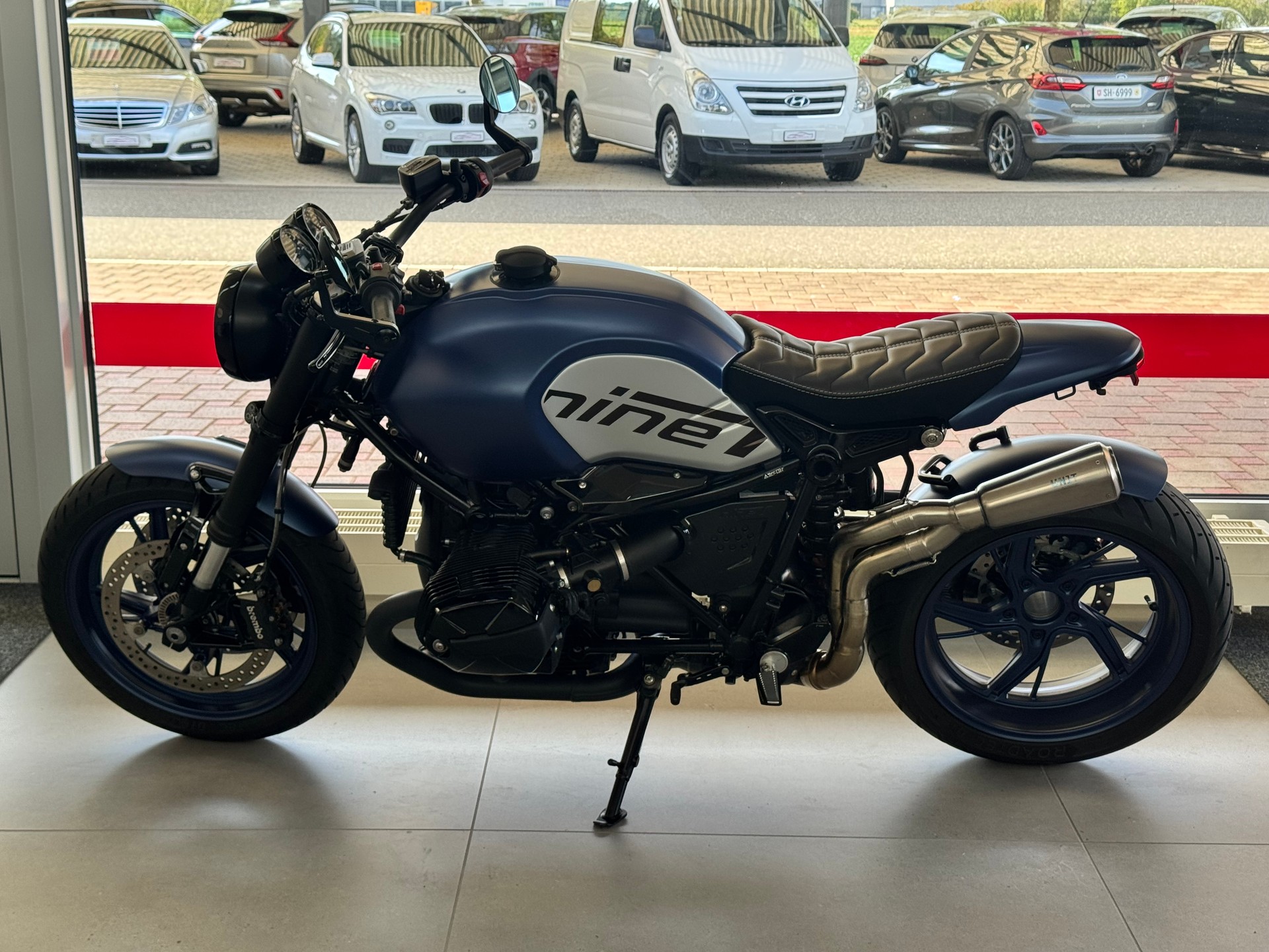 BMW R nineT mit Top Umbau+Spez.Lackierung+Sportauspuff+Spez.Blinker+Wilbers Fahrwerk+Rizoma Spiegel+Gabel eloxiert+-image-0