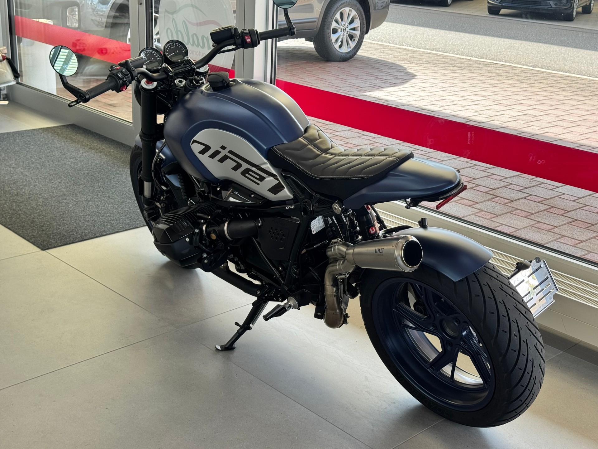BMW R nineT mit Top Umbau+Spez.Lackierung+Sportauspuff+Spez.Blinker+Wilbers Fahrwerk+Rizoma Spiegel+Gabel eloxiert+-image-2