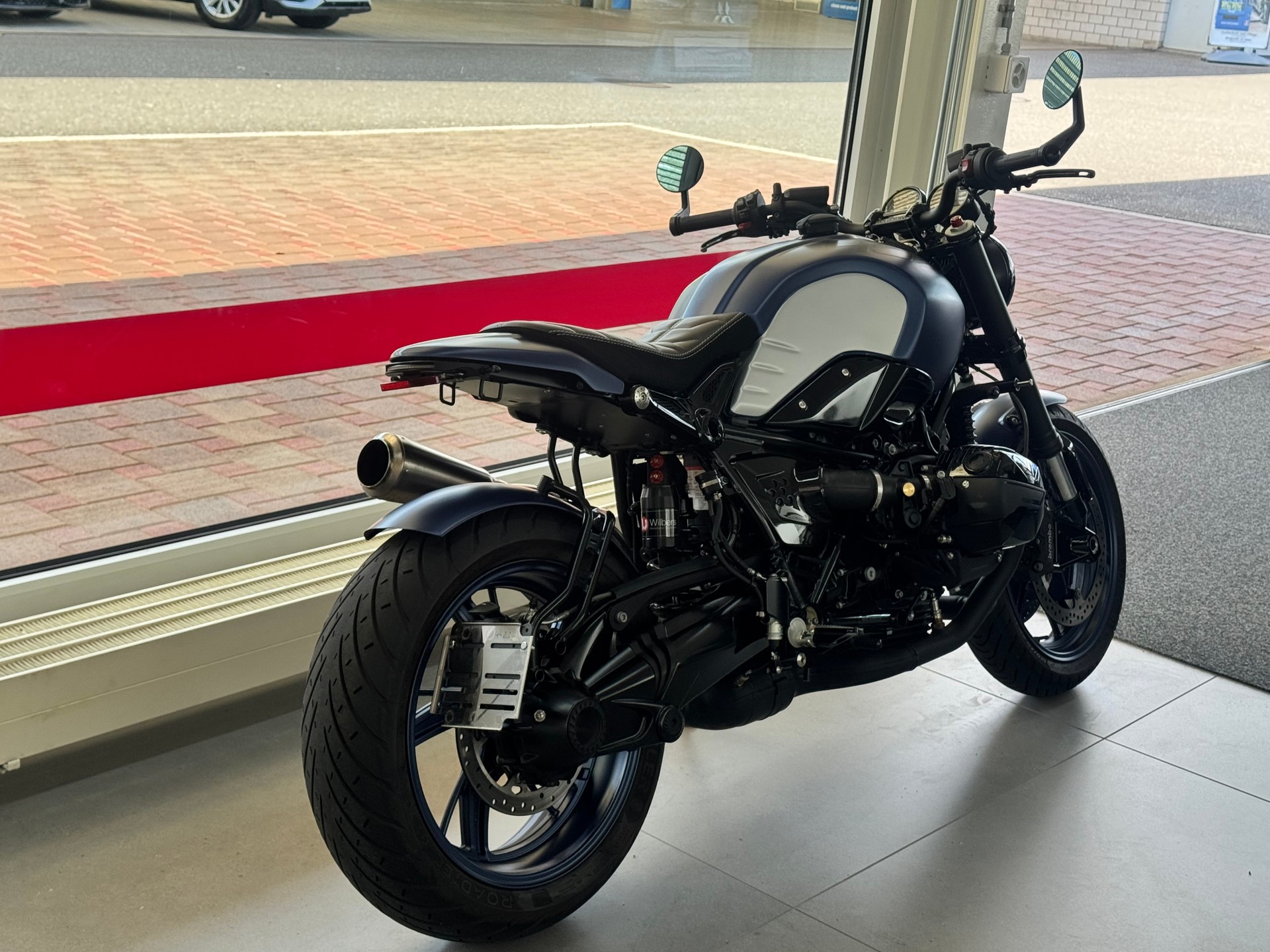 BMW R nineT mit Top Umbau+Spez.Lackierung+Sportauspuff+Spez.Blinker+Wilbers Fahrwerk+Rizoma Spiegel+Gabel eloxiert+-image-9