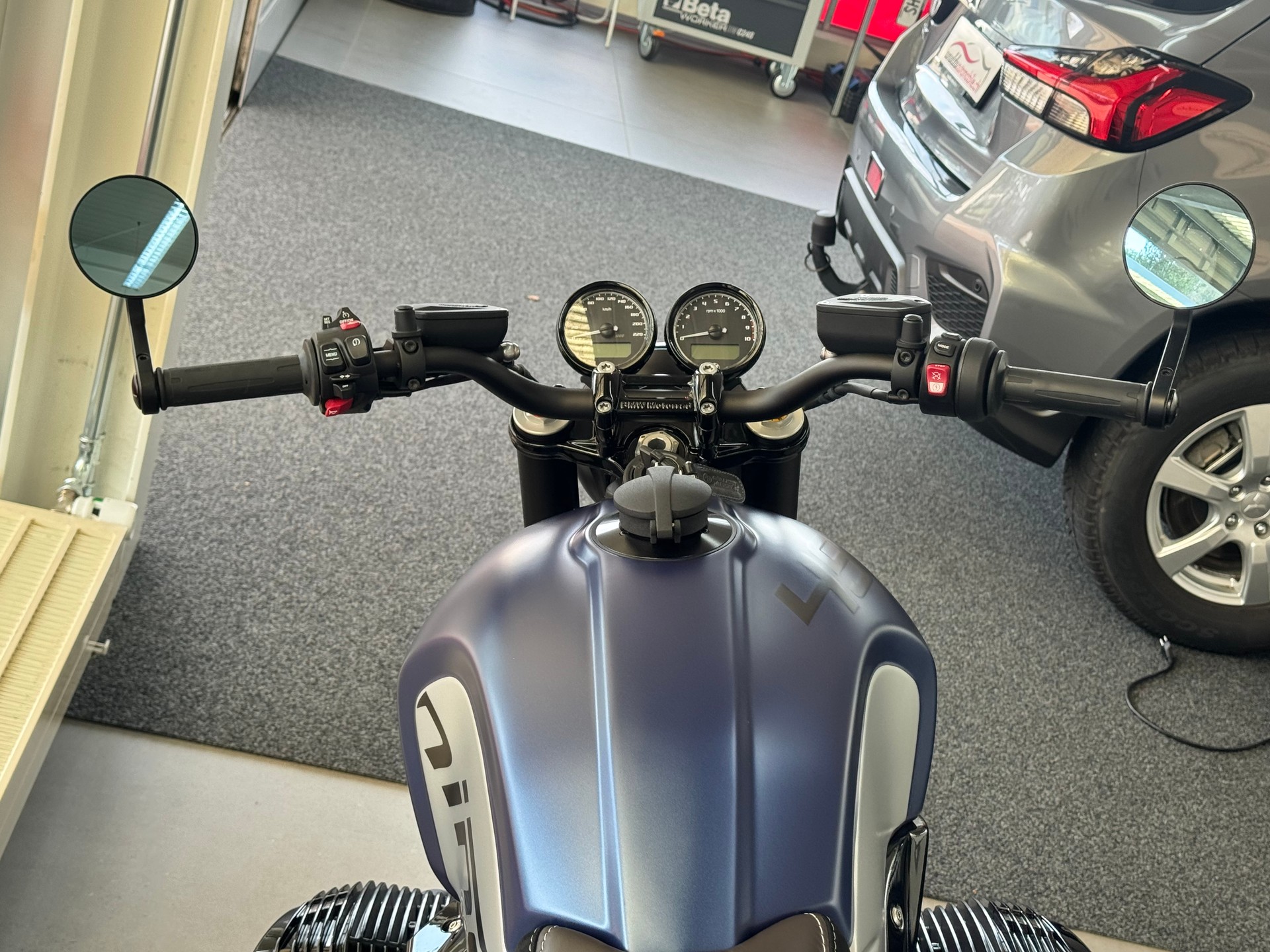 BMW R nineT mit Top Umbau+Spez.Lackierung+Sportauspuff+Spez.Blinker+Wilbers Fahrwerk+Rizoma Spiegel+Gabel eloxiert+-image-14