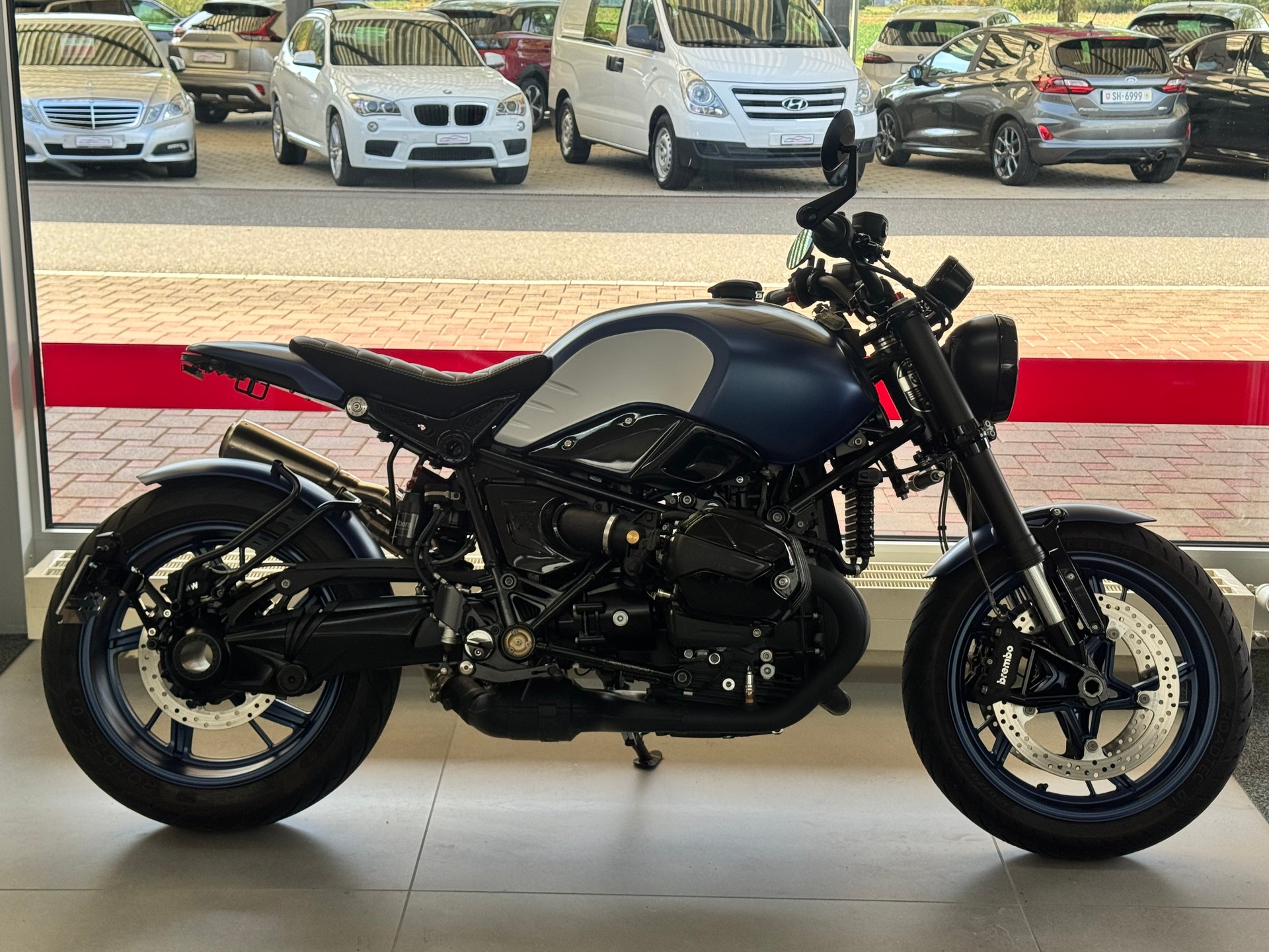 BMW R nineT mit Top Umbau+Spez.Lackierung+Sportauspuff+Spez.Blinker+Wilbers Fahrwerk+Rizoma Spiegel+Gabel eloxiert+-image-8