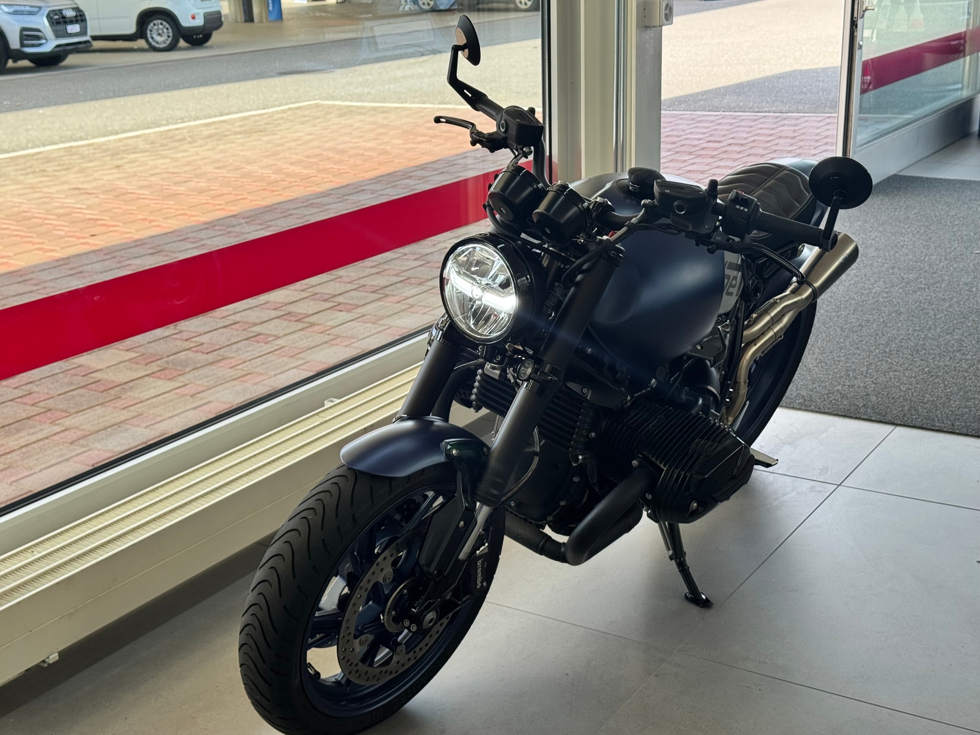 BMW R nineT mit Top Umbau+Spez.Lackierung+Sportauspuff+Spez.Blinker+Wilbers Fahrwerk+Rizoma Spiegel+Gabel eloxiert+-image-1