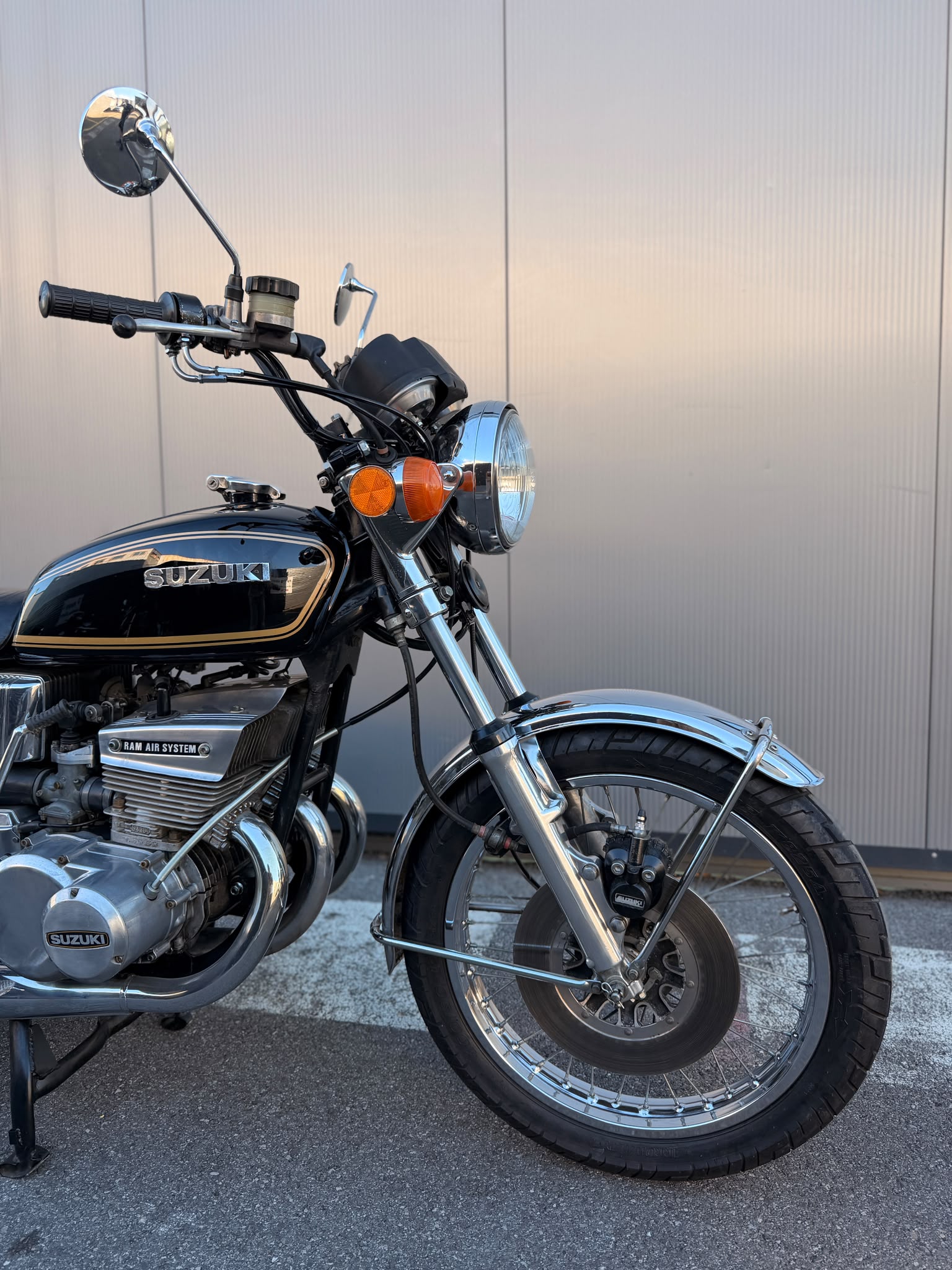 SUZUKI SUZUKI GT 550-showroom-element-2