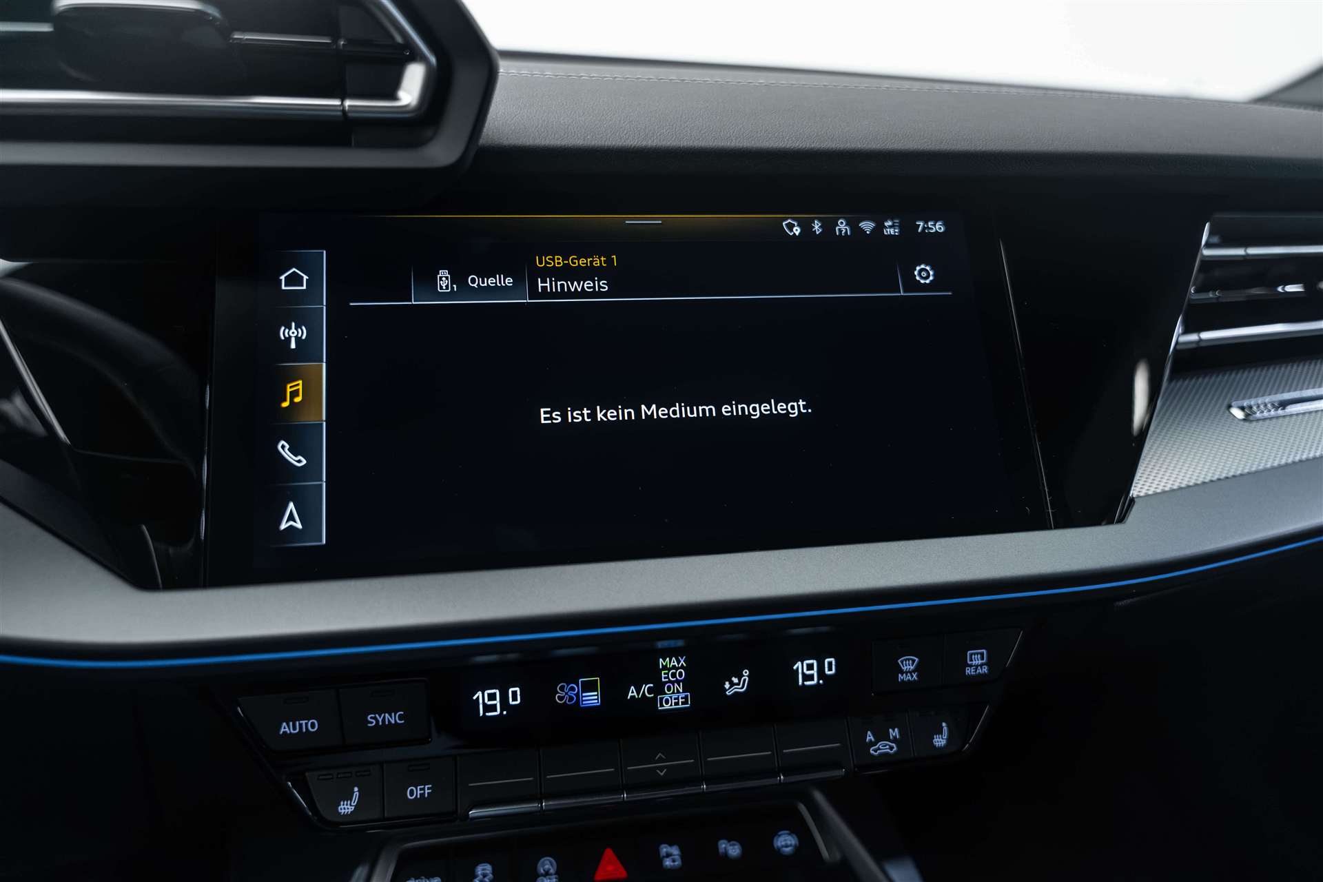 AUDI AUDI A3 Sportback 35 TDi S-Line S-Tronic Automat-image-26