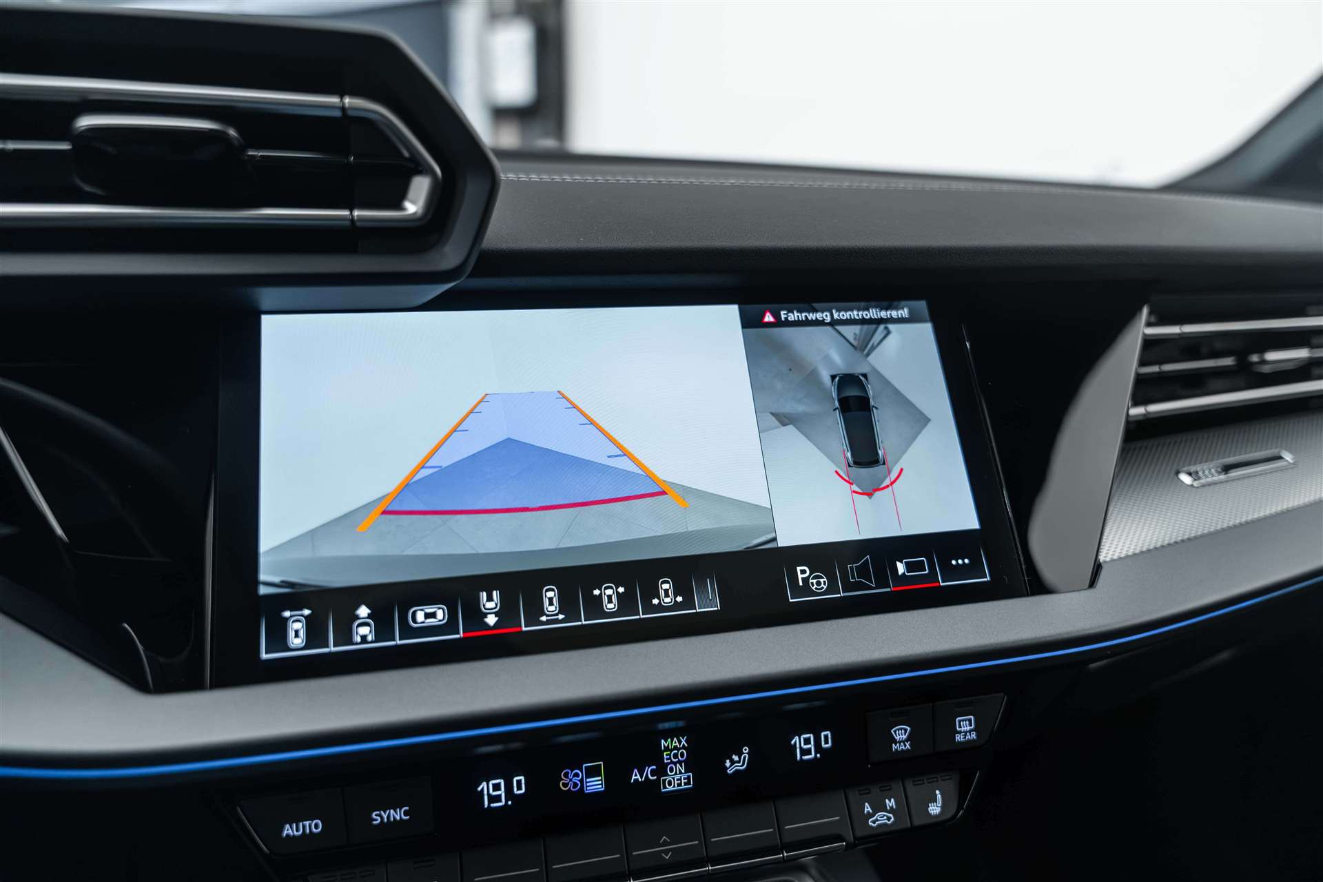 AUDI AUDI A3 Sportback 35 TDi S-Line S-Tronic Automat-image-23