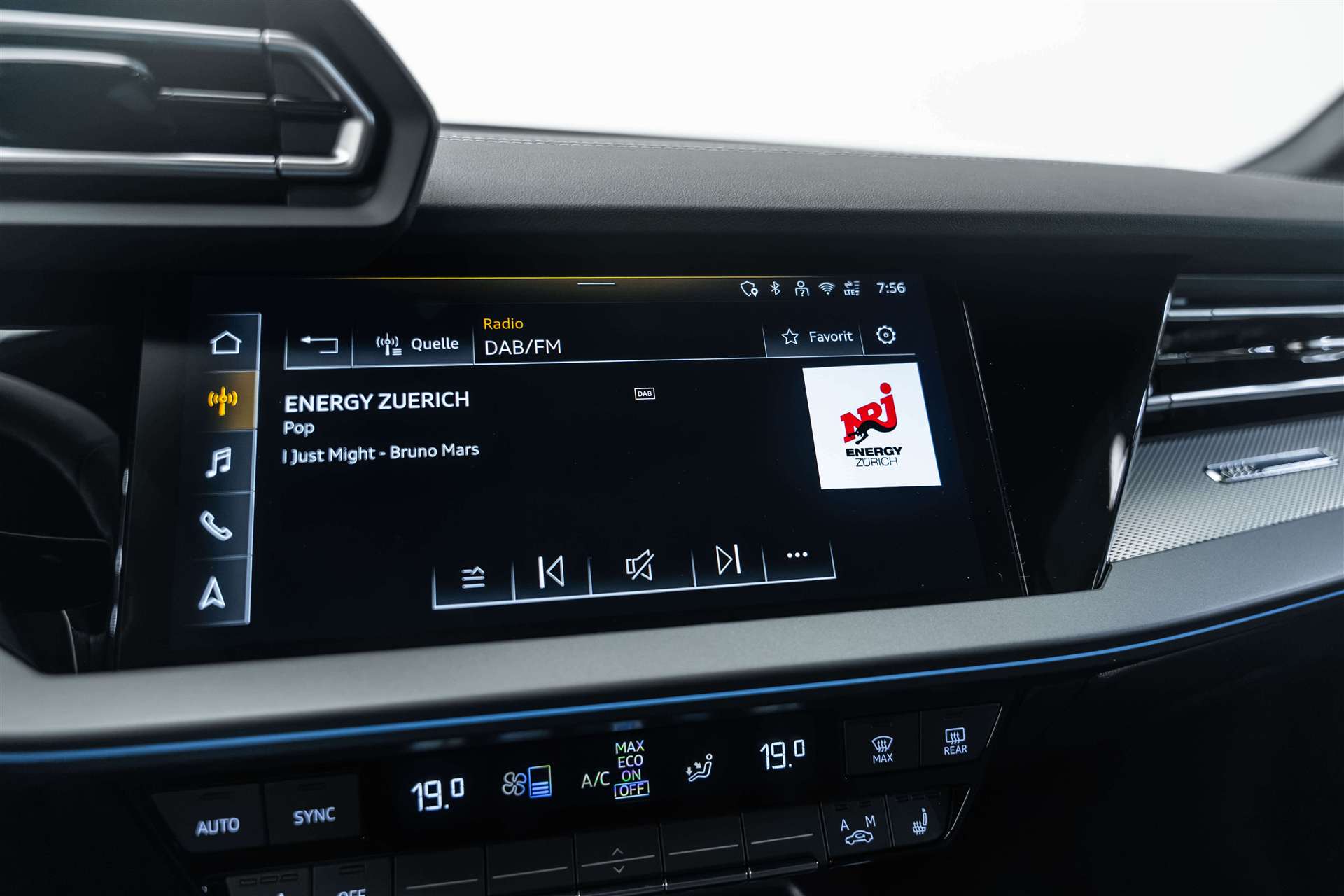 AUDI AUDI A3 Sportback 35 TDi S-Line S-Tronic Automat-image-25