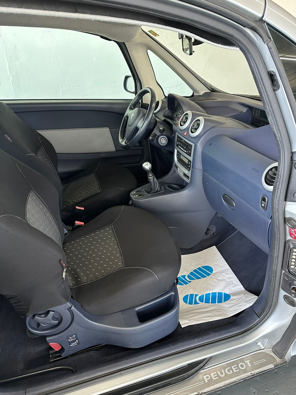 PEUGEOT 1007 1.6 Edition-image-15