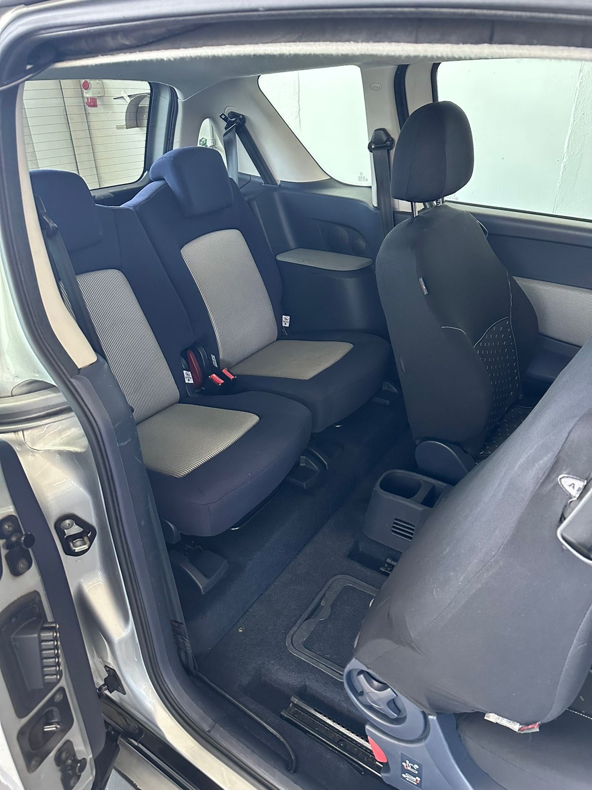 PEUGEOT 1007 1.6 Edition-image-17