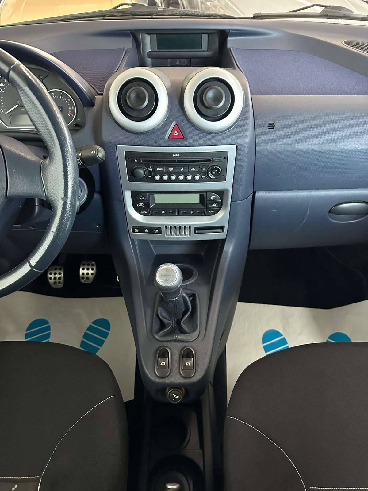 PEUGEOT 1007 1.6 Edition-image-13