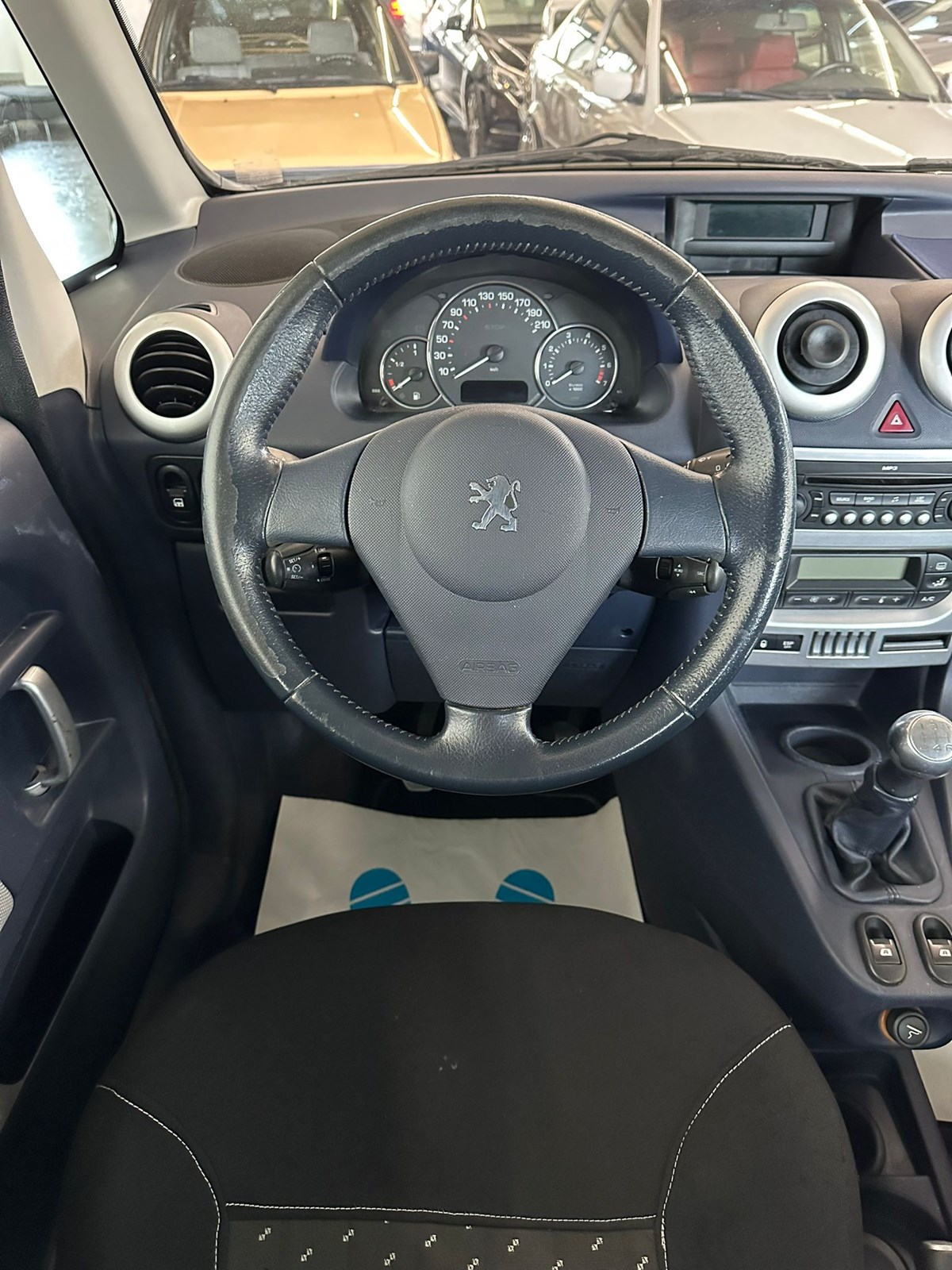 PEUGEOT 1007 1.6 Edition-image-14