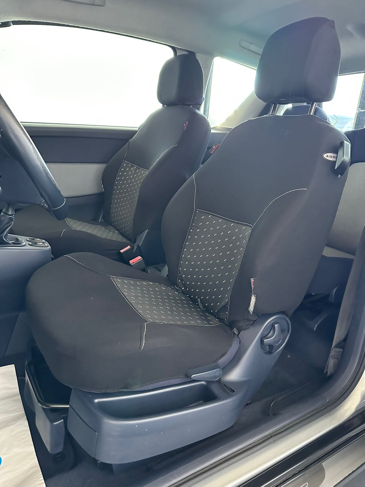 PEUGEOT 1007 1.6 Edition-image-11