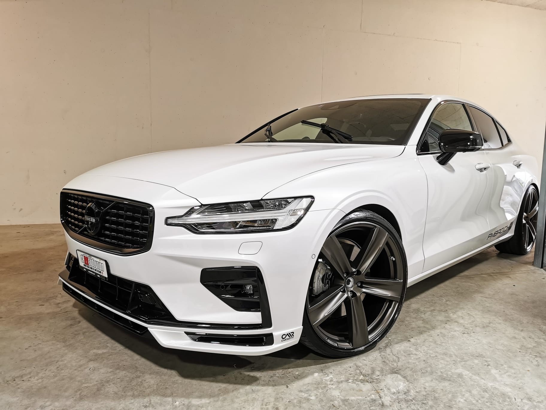 VOLVO S60 B5 AWD Benzin Mild Hybrid R-Design Geartronic-image-1