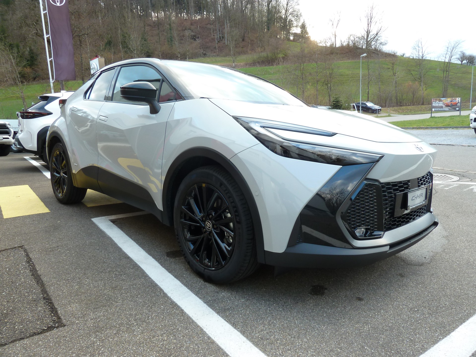TOYOTA C-HR 2.0 HSD CVT GR Sport 4WD-image-13