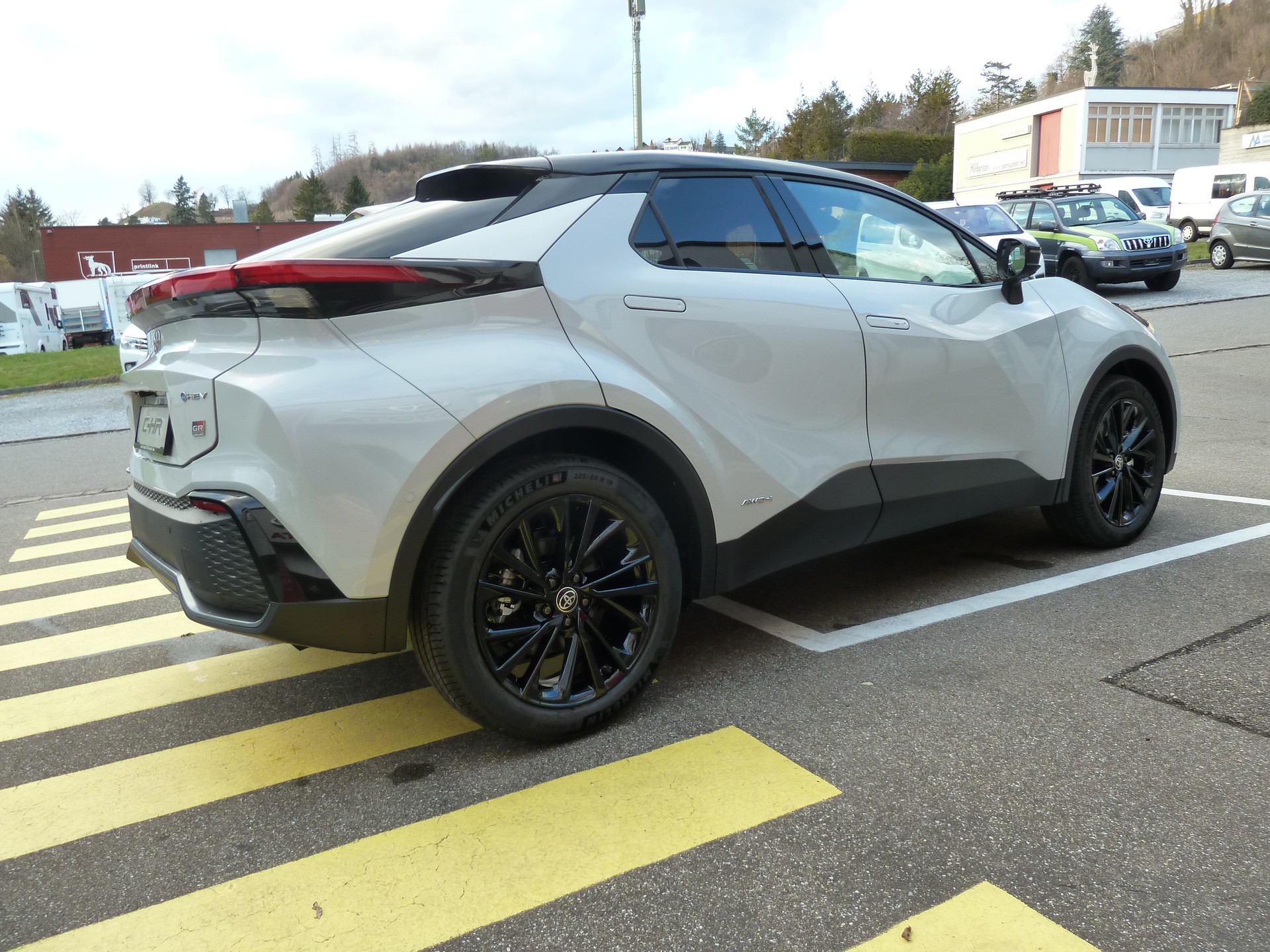 TOYOTA C-HR 2.0 HSD CVT GR Sport 4WD-image-9