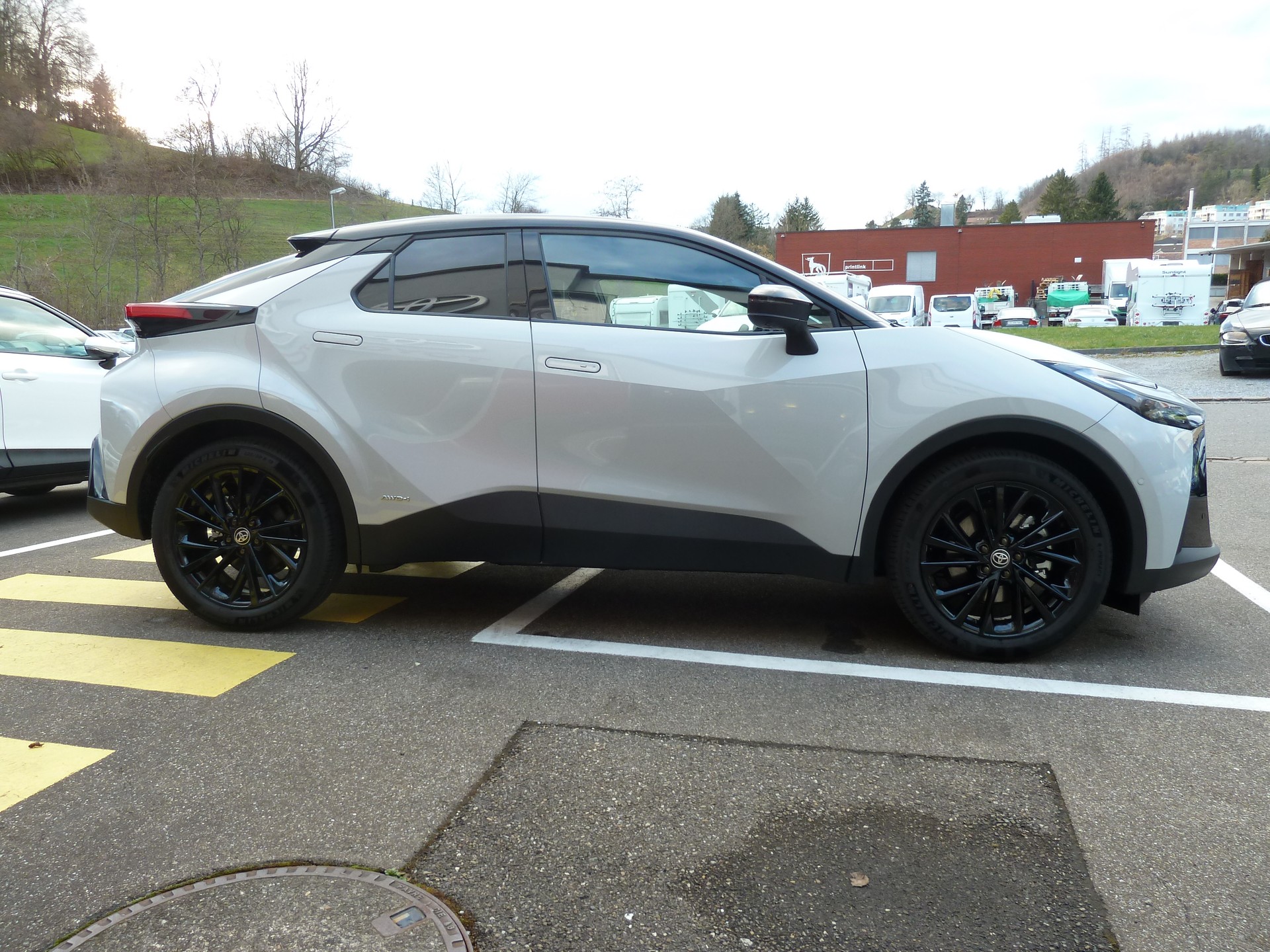 TOYOTA C-HR 2.0 HSD CVT GR Sport 4WD-image-11