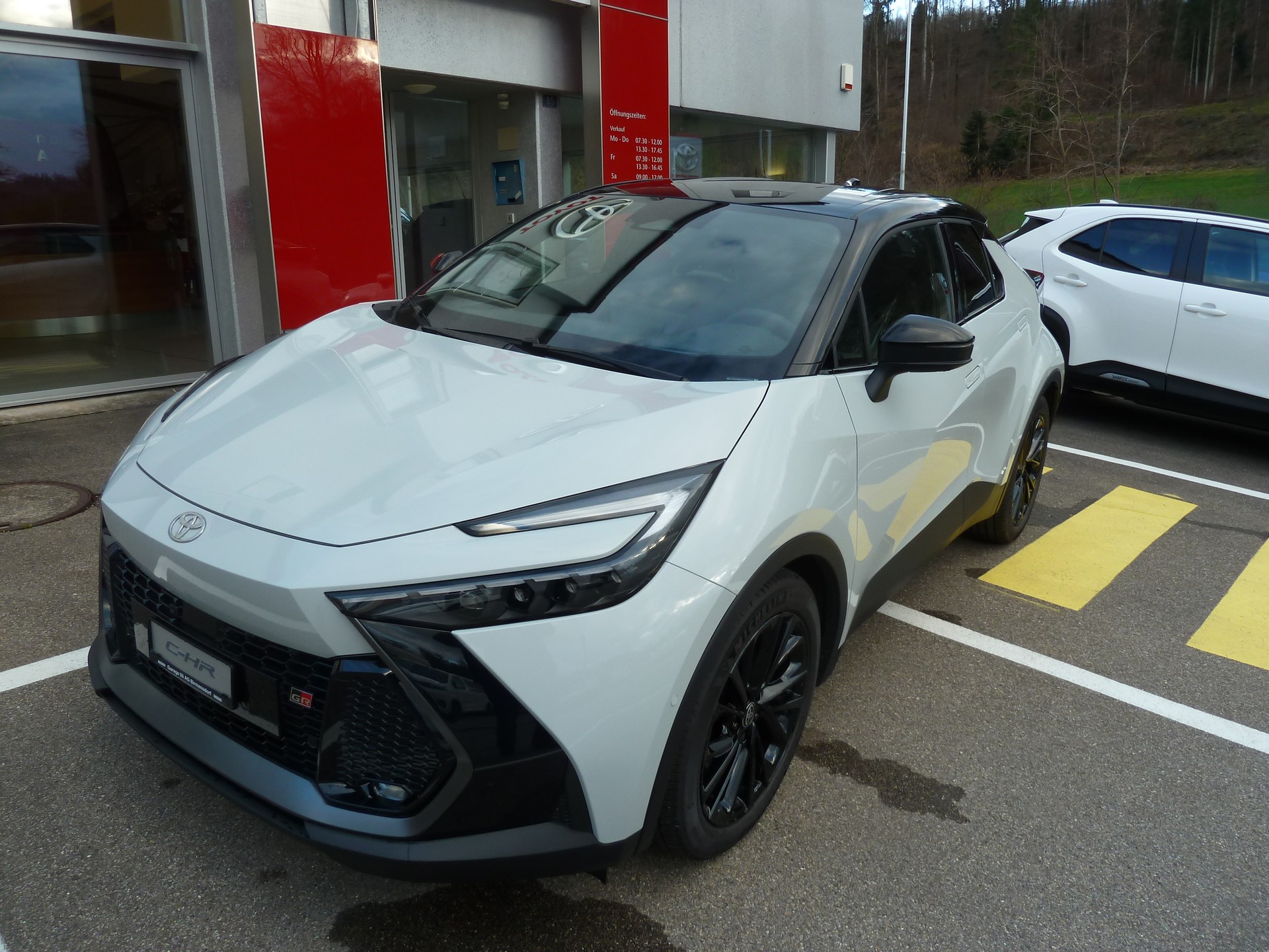 TOYOTA C-HR 2.0 HSD CVT GR Sport 4WD-showroom-element-2