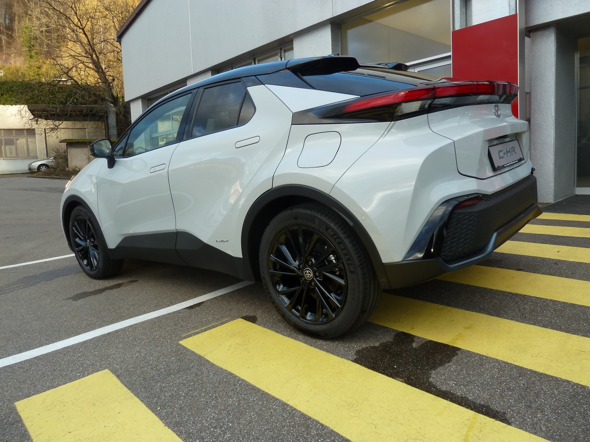 TOYOTA C-HR 2.0 HSD CVT GR Sport 4WD-image-5