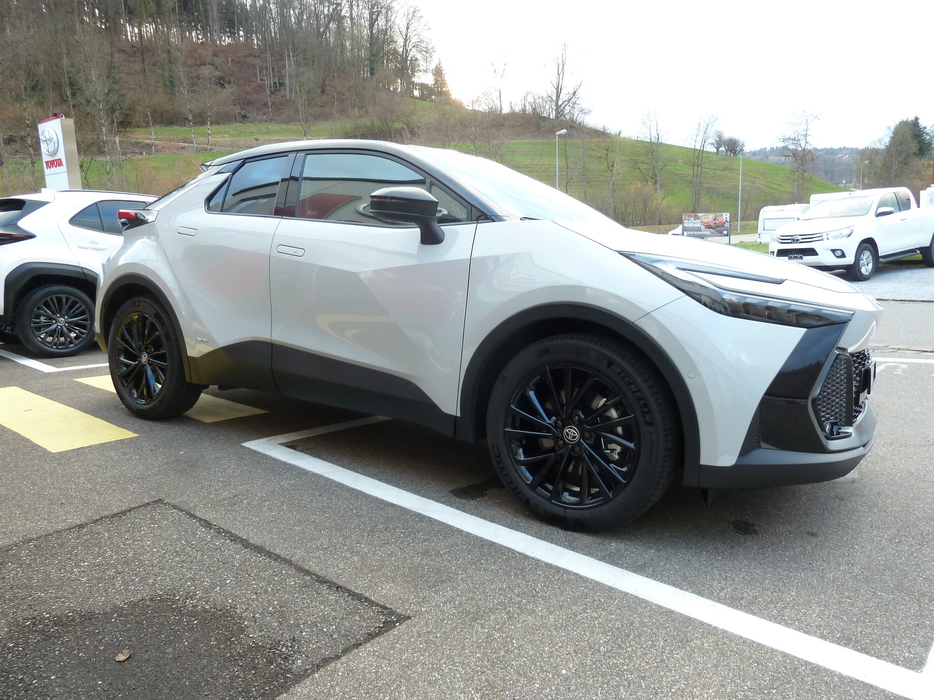 TOYOTA C-HR 2.0 HSD CVT GR Sport 4WD-image-12