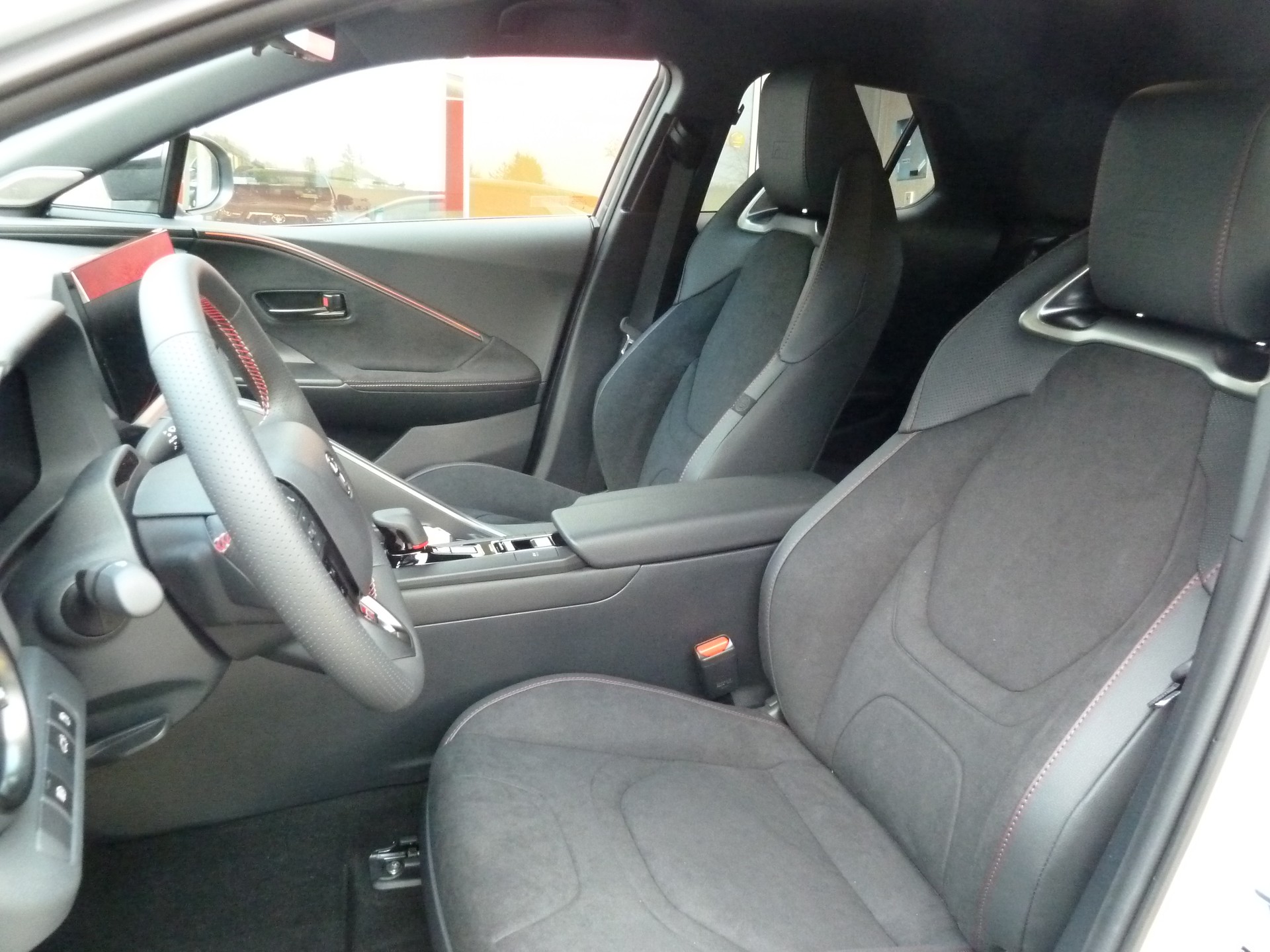 TOYOTA C-HR 2.0 HSD CVT GR Sport 4WD-image-15
