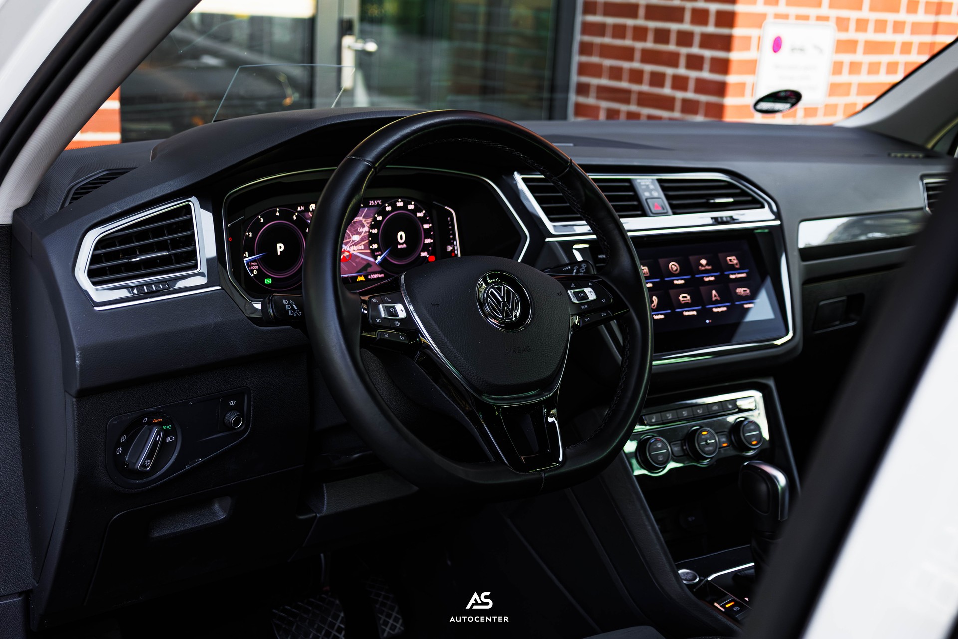 VW Tiguan 2.0TSI Highline 4Motion DSG (CH) Massage | HeadUp | 360° | Full-showroom-element-2