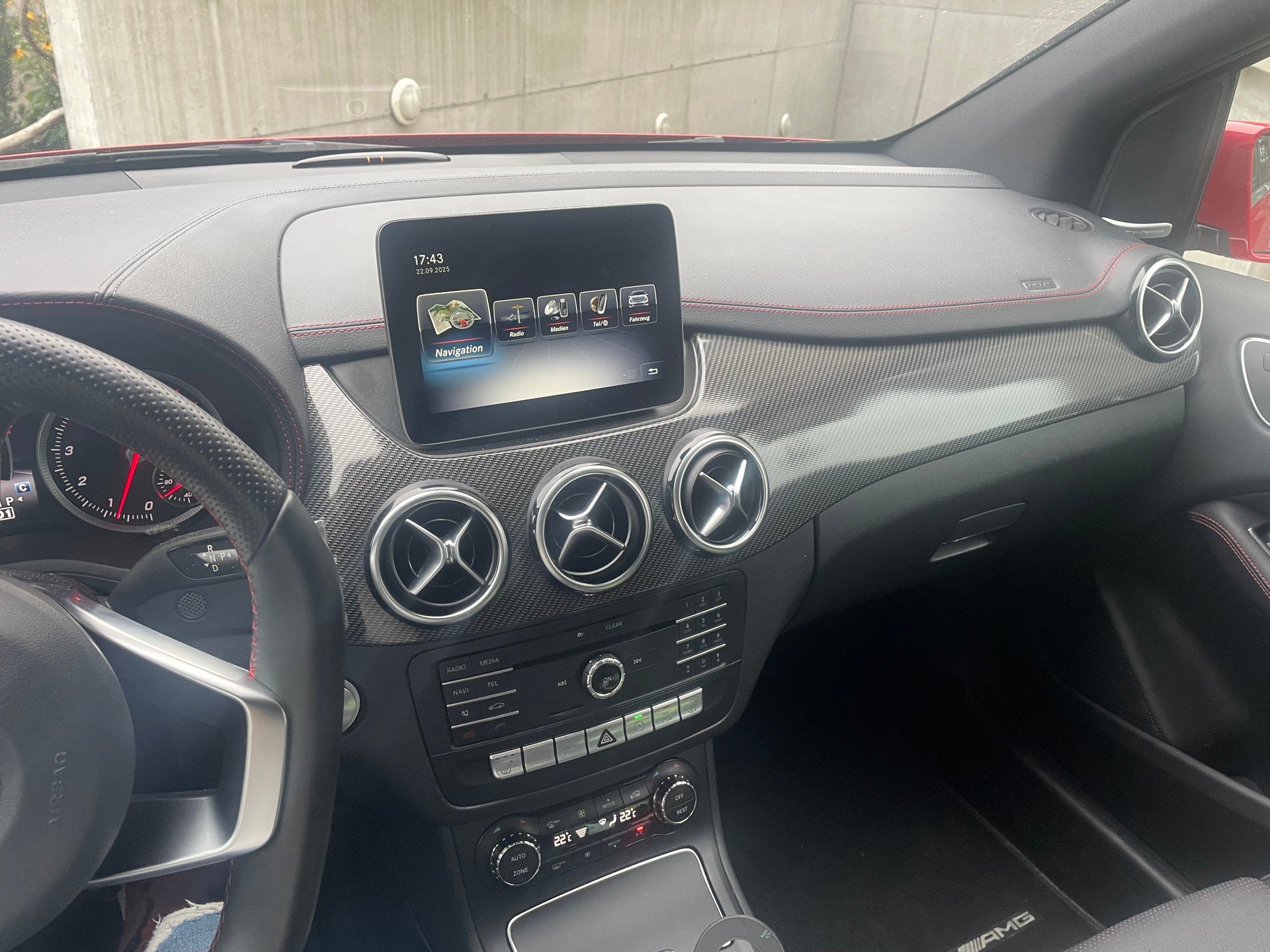 MERCEDES-BENZ B 220 AMG Line 4Matic 7G-DCT-image-2
