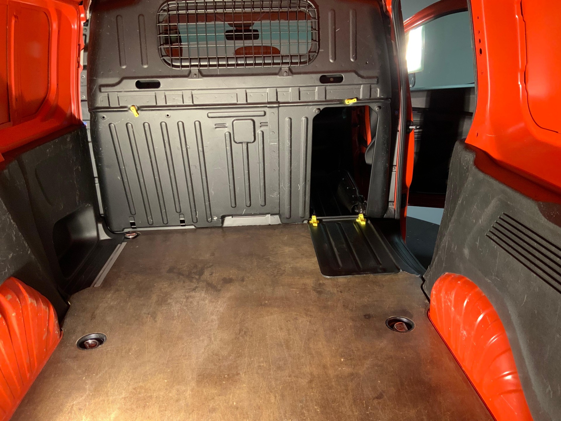 CITROEN Berlingo 650 M 1.2 PureTech 110 Swiss Edition S/S-image-7